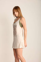 Regata New Grow off white da Greenish, com design minimalista e conforto ideal para o dia a dia.