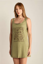 Regata New Grow Verde da Greenish, design minimalista e confortável, ideal para ocasiões descontraídas.