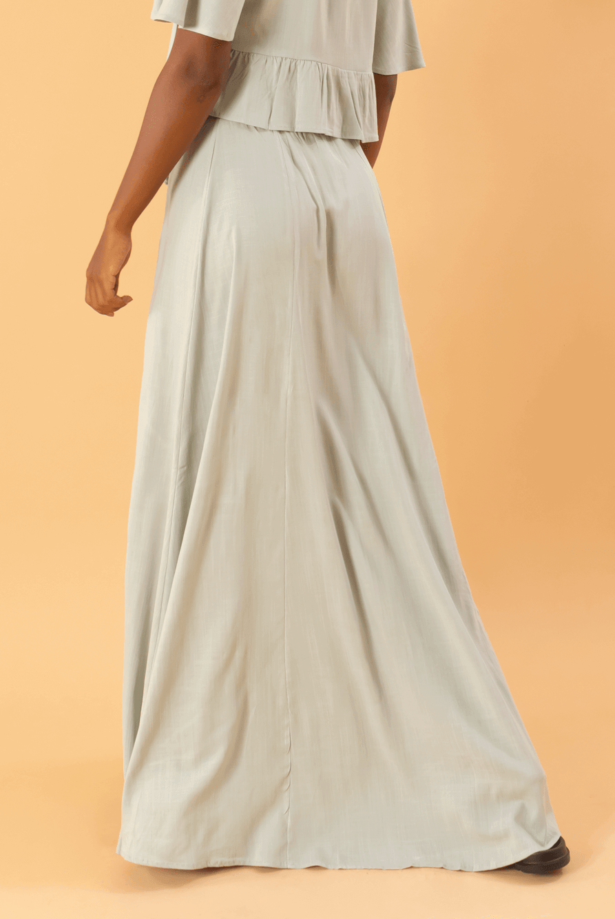 Saia longa Kali Verde da Greenish, com design fluido e elegante, ideal para qualquer ocasião.