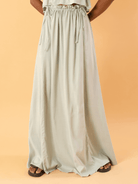 Saia longa Kali verde da Greenish, com design fluido e confortável, ideal para looks minimalistas.