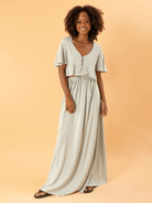 Saia longa Kali Verde da Greenish, com design fluido e leveza, ideal para looks confortáveis e modernos.