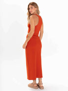 Saia Midi Issy - Telha da Greenish, sofisticada e confortável, ideal para diversas ocasiões.