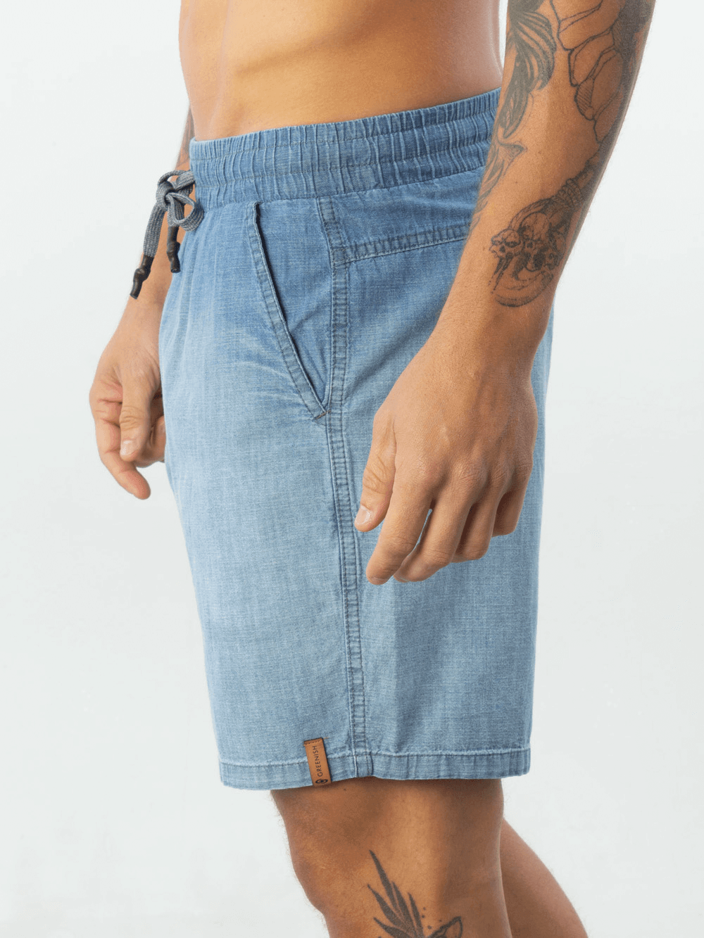 Bermuda Short Easy Going da Greenish, em 100% algodão, super confortável, com bolsos e etiqueta de couro.