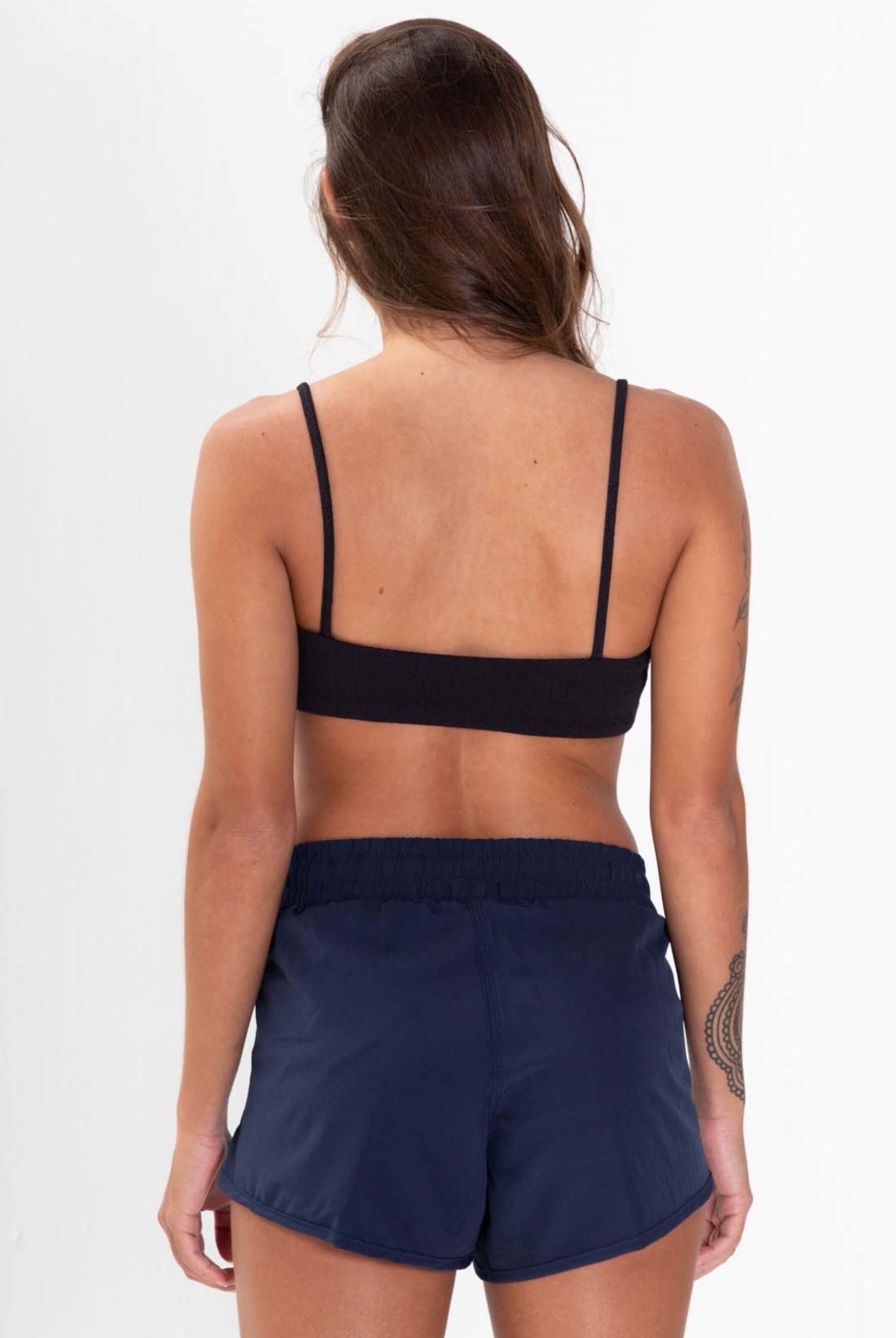 Short feminino Active Basic Flex azul marinho, ideal para looks esportivos e dias quentes - Greenish.