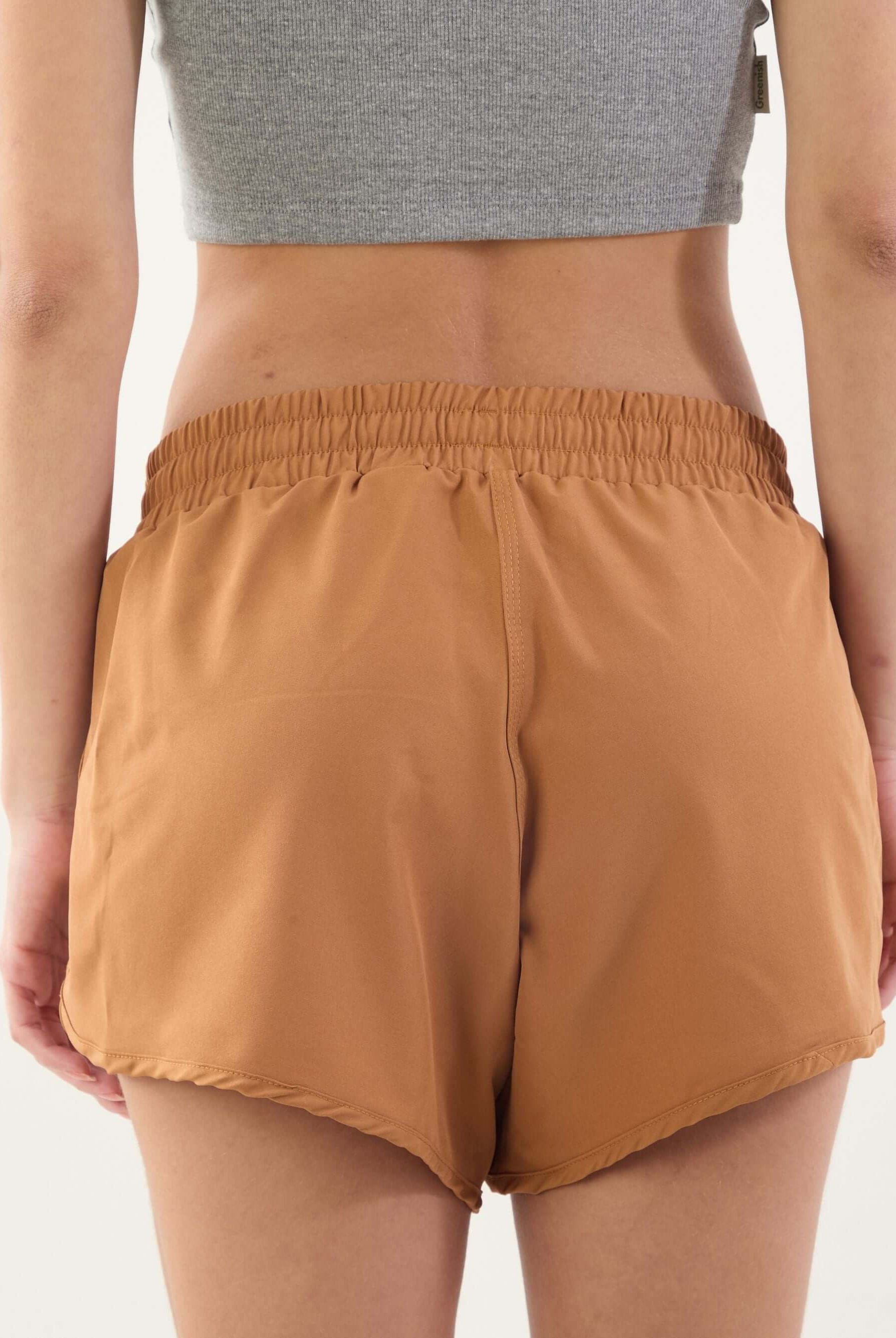 Short feminino Active Basic Flex - Caqui, conforto e estilo para dias quentes, marca Greenish.