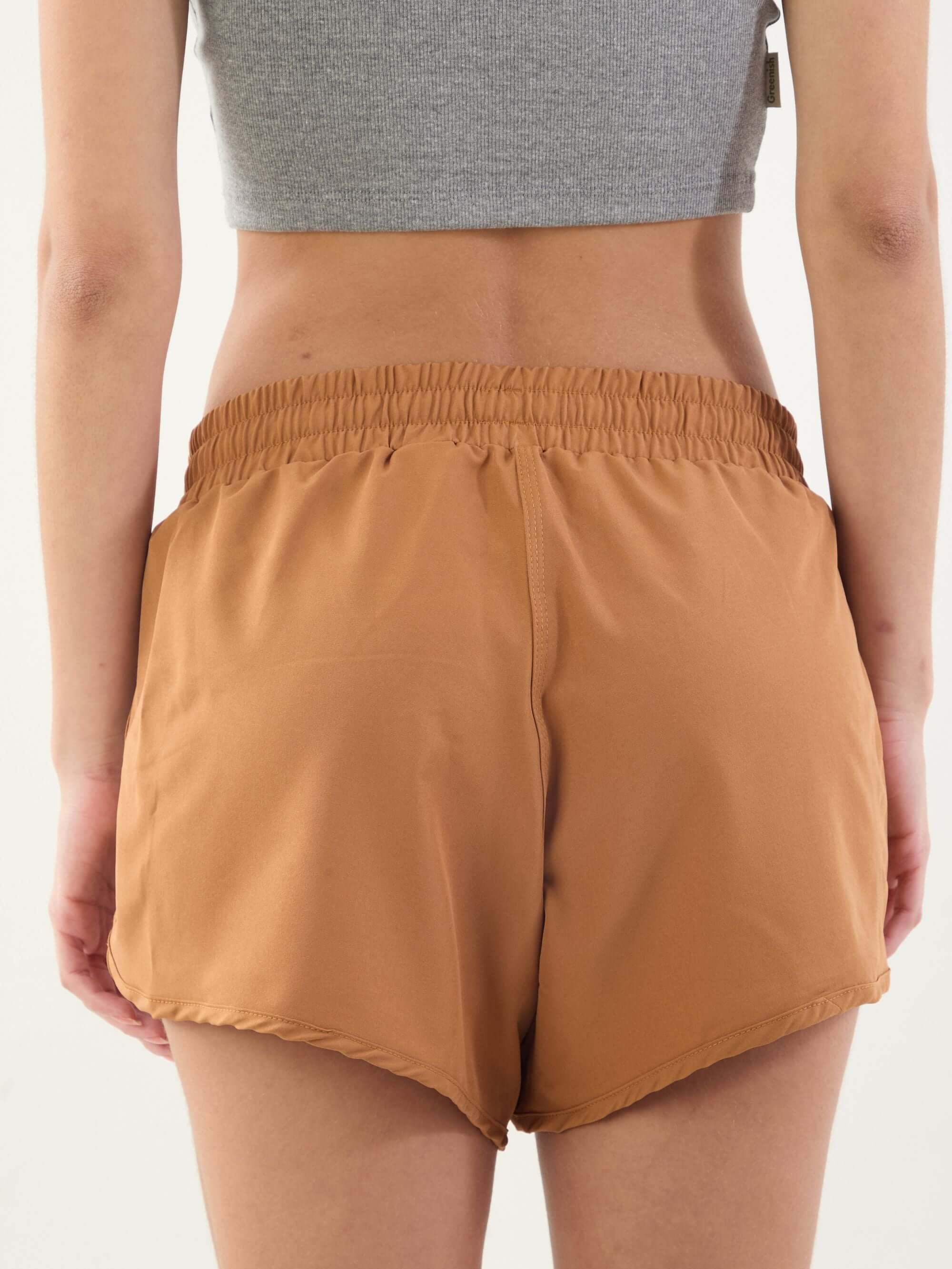 Short feminino Active Basic Flex - Caqui, conforto e estilo para dias quentes, marca Greenish.