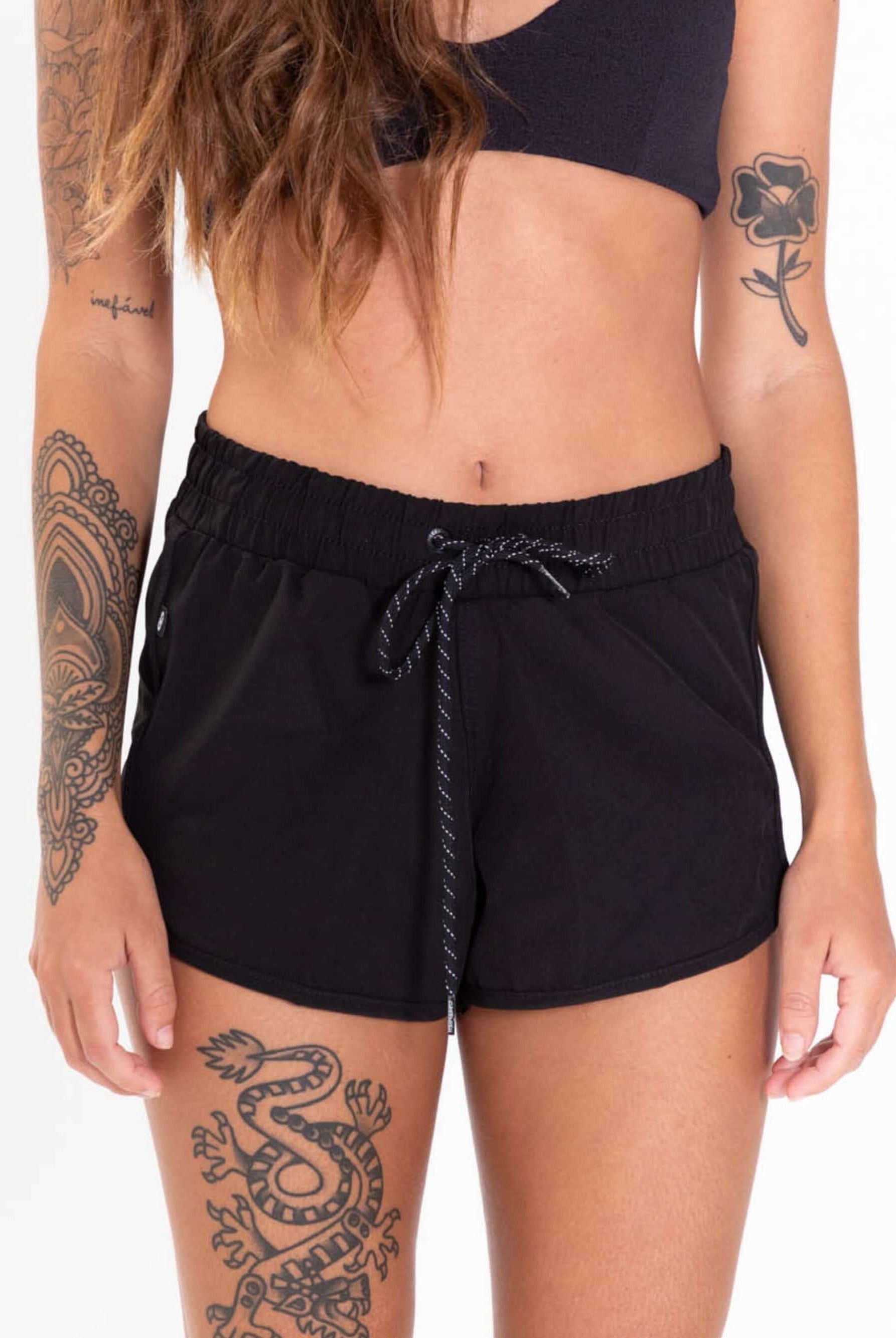 Short feminino Active Basic Flex preto da Greenish, confortável e versátil para looks esportivos no dia a dia.