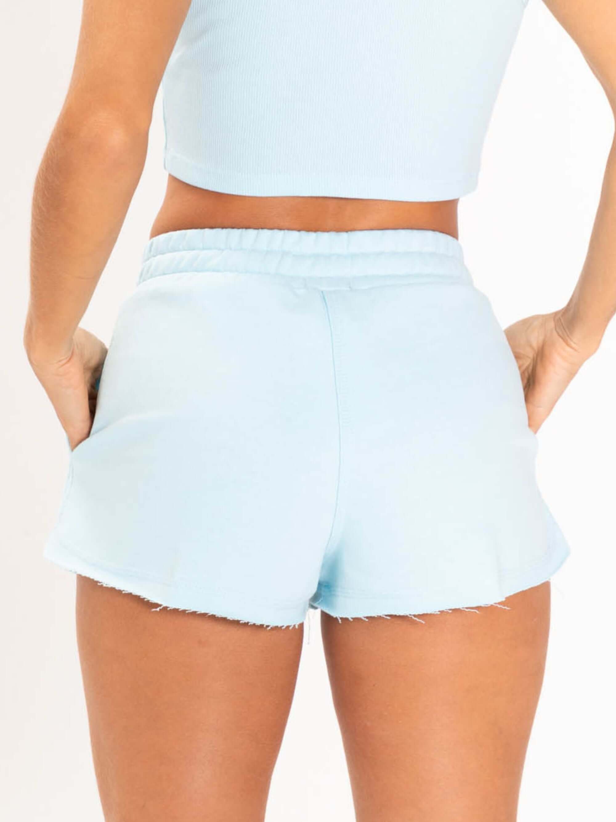 Short Feminino Moletom Azul da Greenish, com cós elástico e design curto, ideal para conforto e estilo.