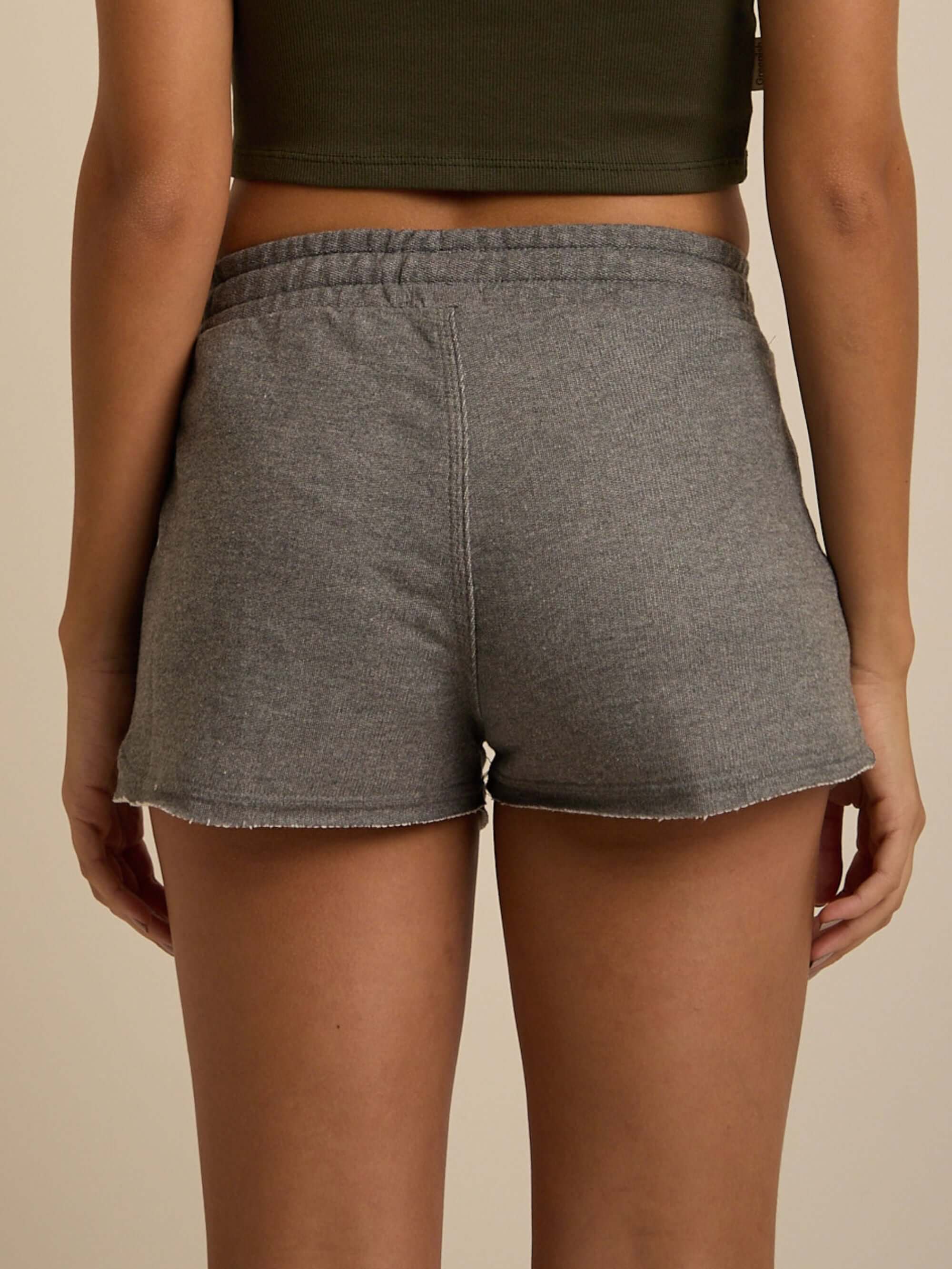 Short Feminino Moletom Mescla com cós elástico da marca Greenish, ideal para conforto e praticidade no dia a dia.