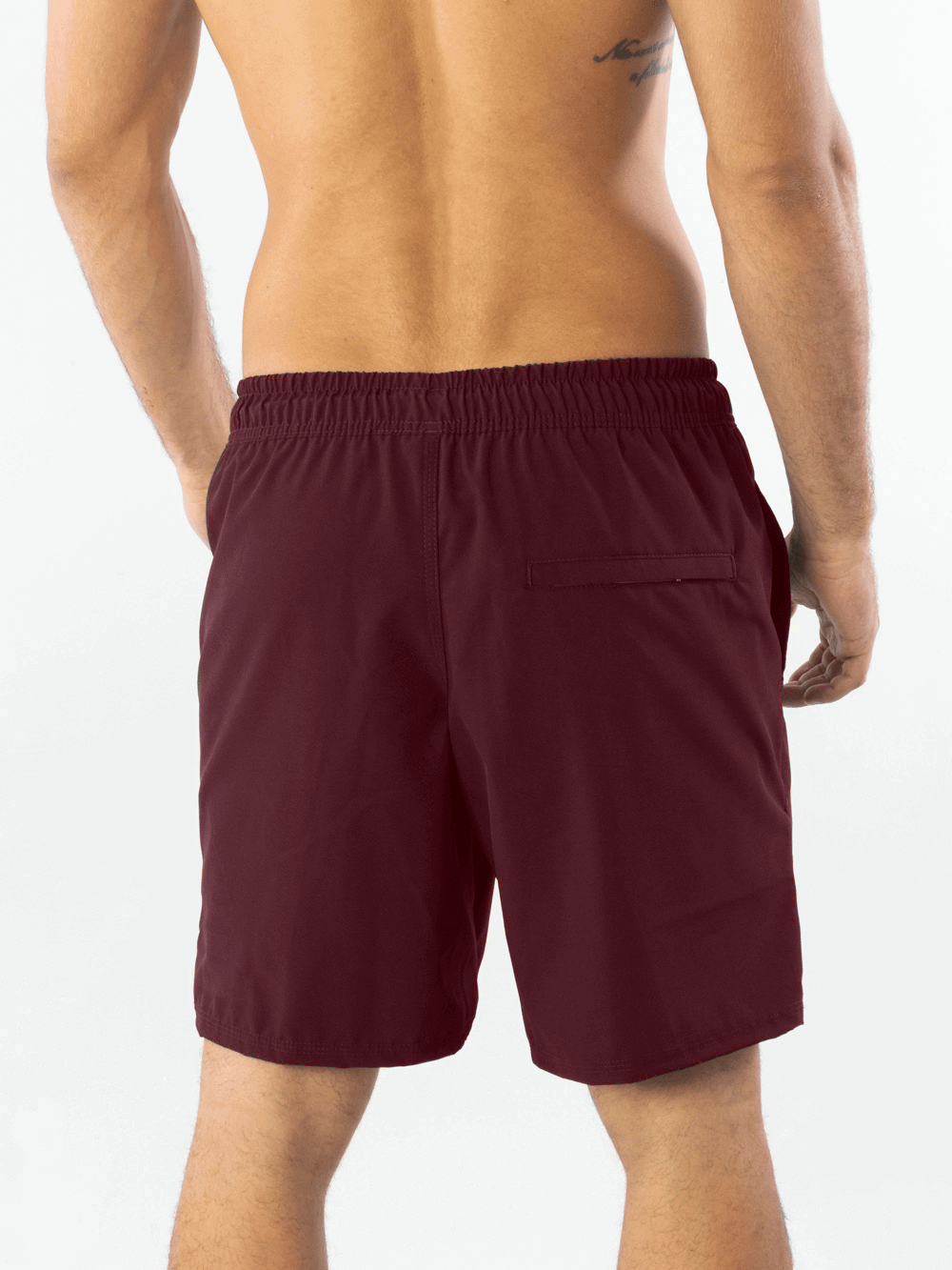 Short Fitness Basic Bordô da Greenish, resistente e confortável, ideal para atividades do dia a dia e passeios à praia.