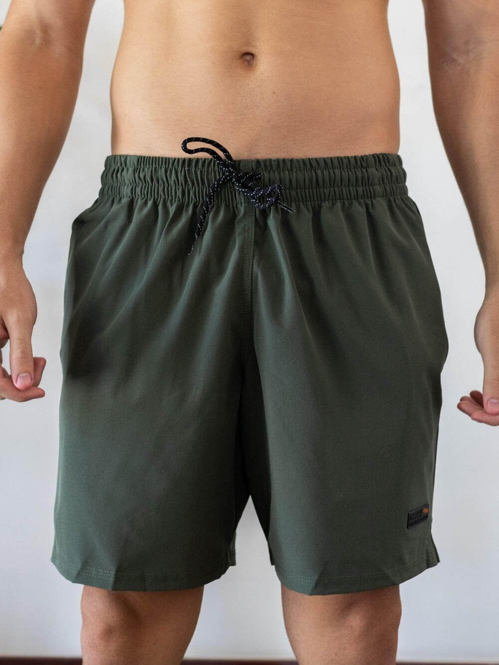 Short Fitness Basic Verde da Greenish, ideal para looks casuais com conforto e respirabilidade. Estilo e durabilidade em cada uso.