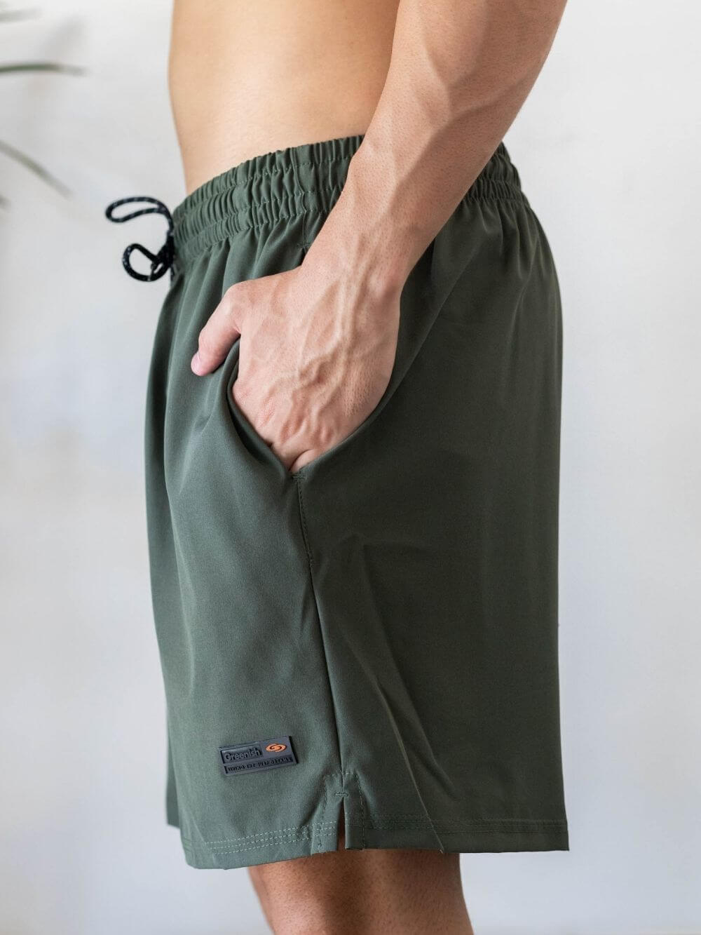 Short Fitness Basic Verde da Greenish, ideal para conforto e estilo em atividades diárias e passeio à praia.