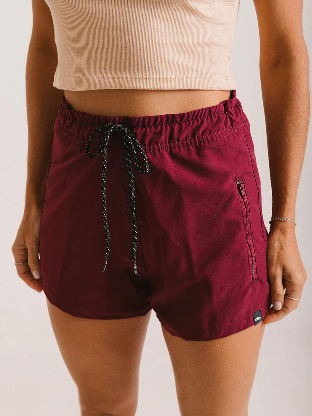 Bermuda de banho bordô da Greenish, modelo SHORT HEAT WAVE, com cordão ajustável e bolso lateral.