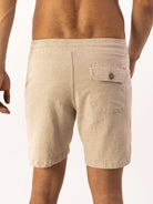 Short Linho Relax Comfort da Greenish, com bolso traseiro e cadarço de algodão, ideal para diversas ocasiões.