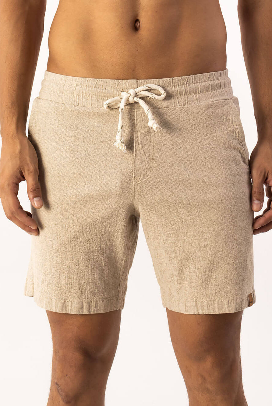Short Linho Relax Comfort Natural da Greenish, confortável e versátil, ideal para várias ocasiões.