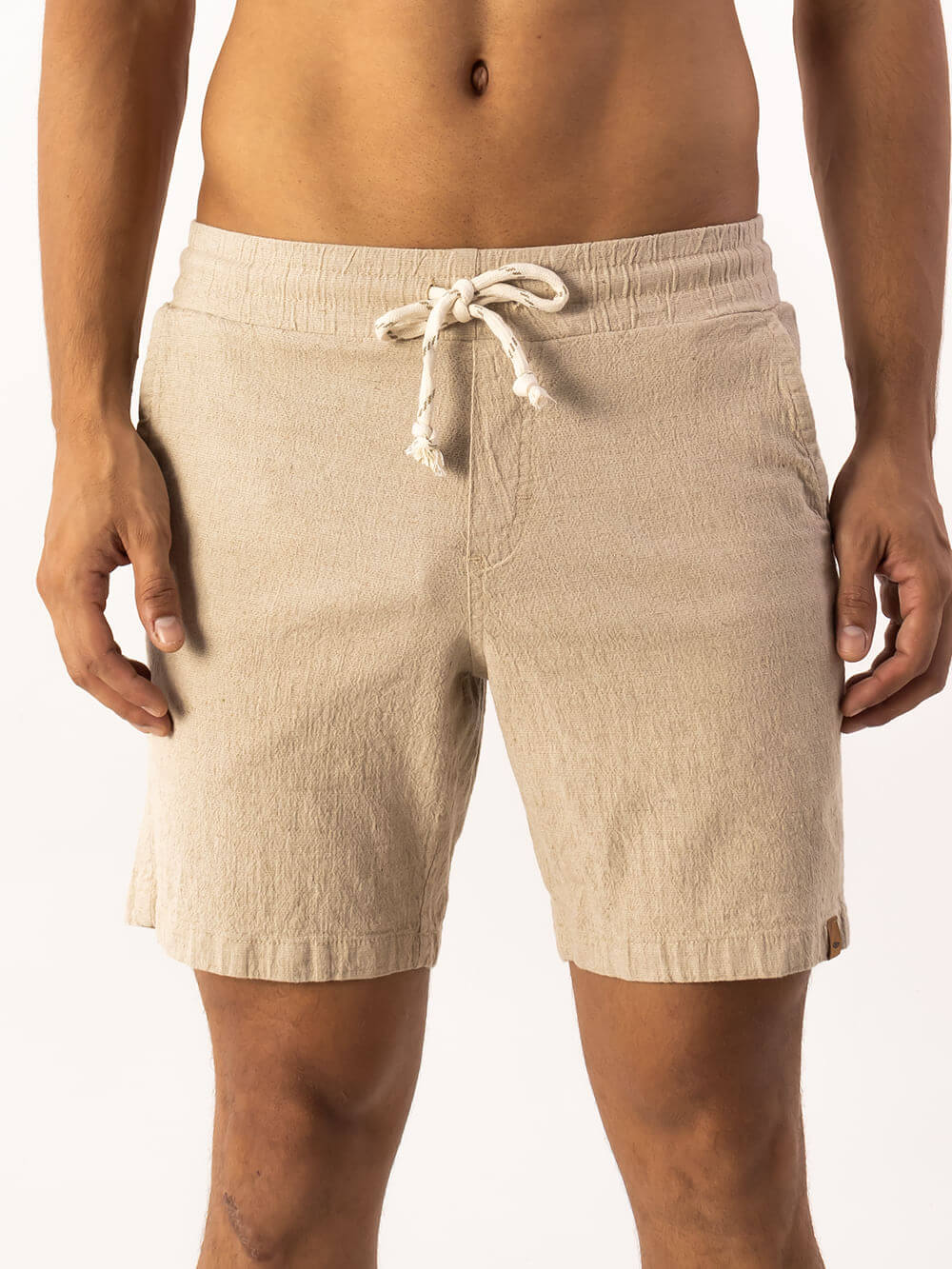 Short Linho Relax Comfort Natural da Greenish, confortável e versátil, ideal para várias ocasiões.