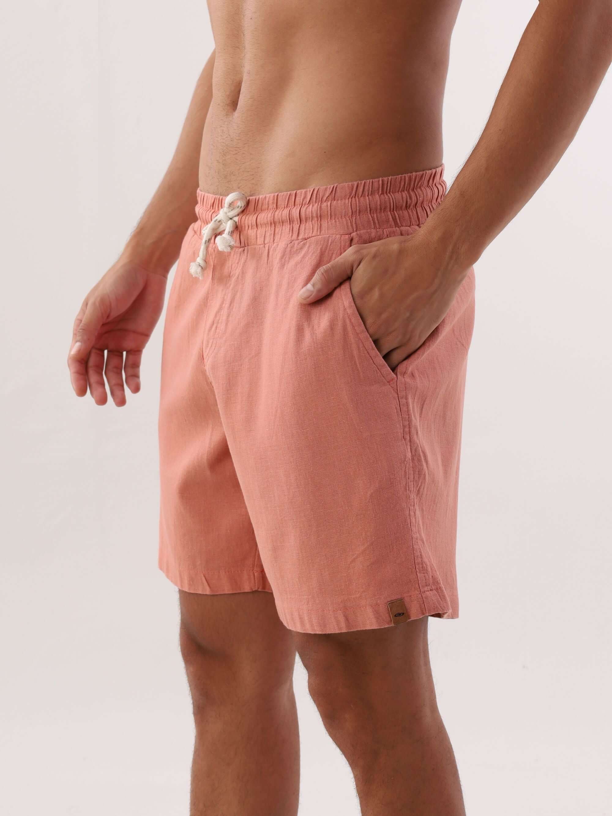 Short Linho Relax Comfort em tom terracota, com cós elasticizado e bolso prático, marca Greenish.