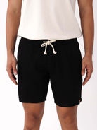 Short Linho Relax preto da marca Greenish, ideal para looks casuais e confortáveis no dia a dia.