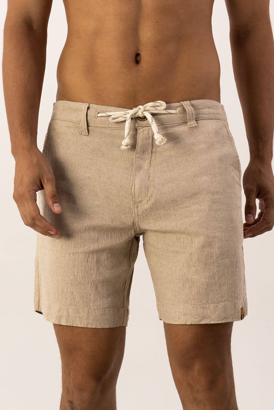 Shorts Linho Winds natural da Greenish, leves e confortáveis, perfeitos para looks casuais de dia a dia.
