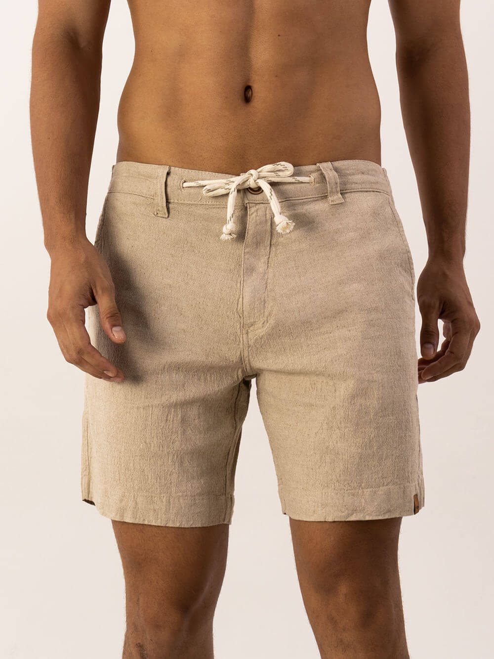 Shorts Linho Winds natural da Greenish, leves e confortáveis, perfeitos para looks casuais de dia a dia.