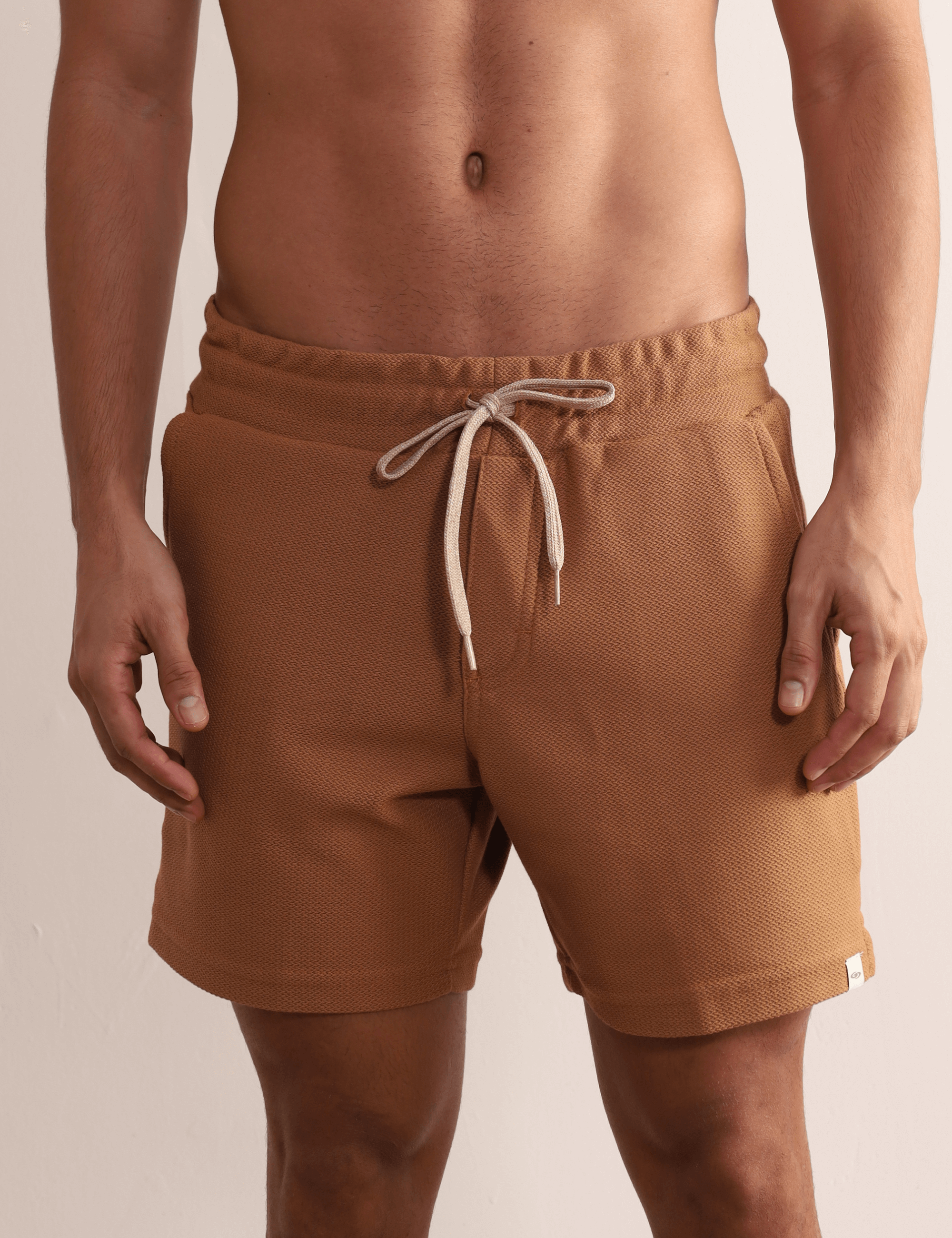 Alt Tag: Short Moletom Artisan Caqui da Greenish, trazendo conforto e estilo, ideal para momentos casuais e relaxamento com autenticidade.