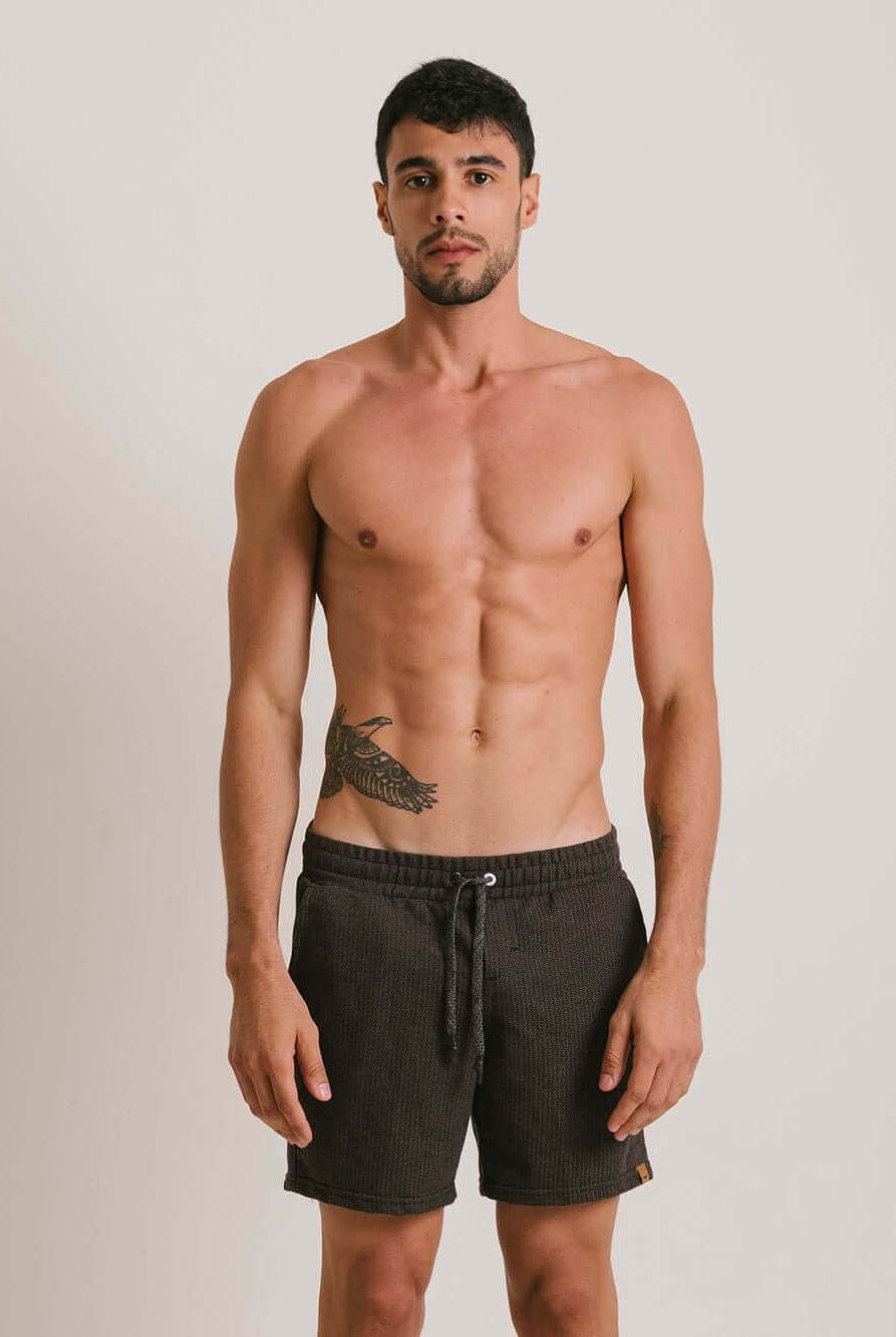 Short Moletom Le Rustic preto da Greenish, confortável e moderno, tecido de algodão e poliéster, modelagem curta.