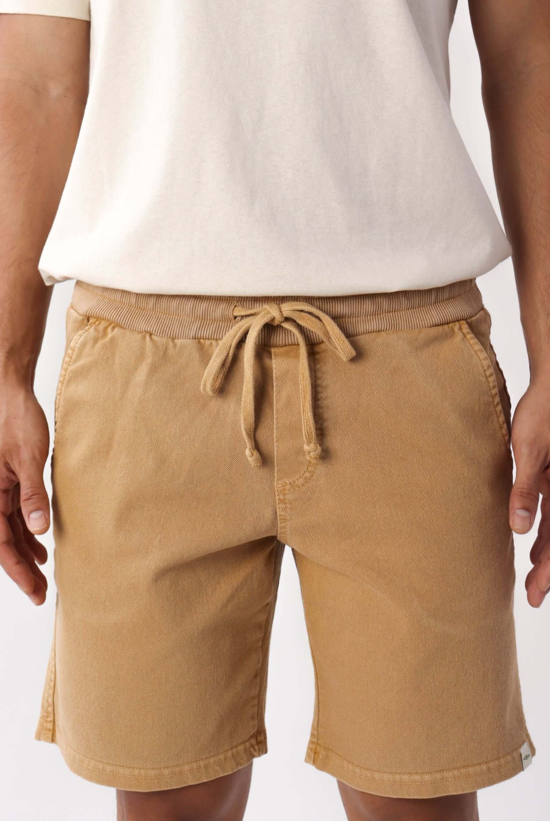 Short Rio Stone - Amarelo da Greenish, prático e confortável, ideal para o dia a dia com estilo casual e vintage.