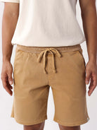 Short Rio Stone - Amarelo da Greenish, prático e confortável, ideal para o dia a dia com estilo casual e vintage.