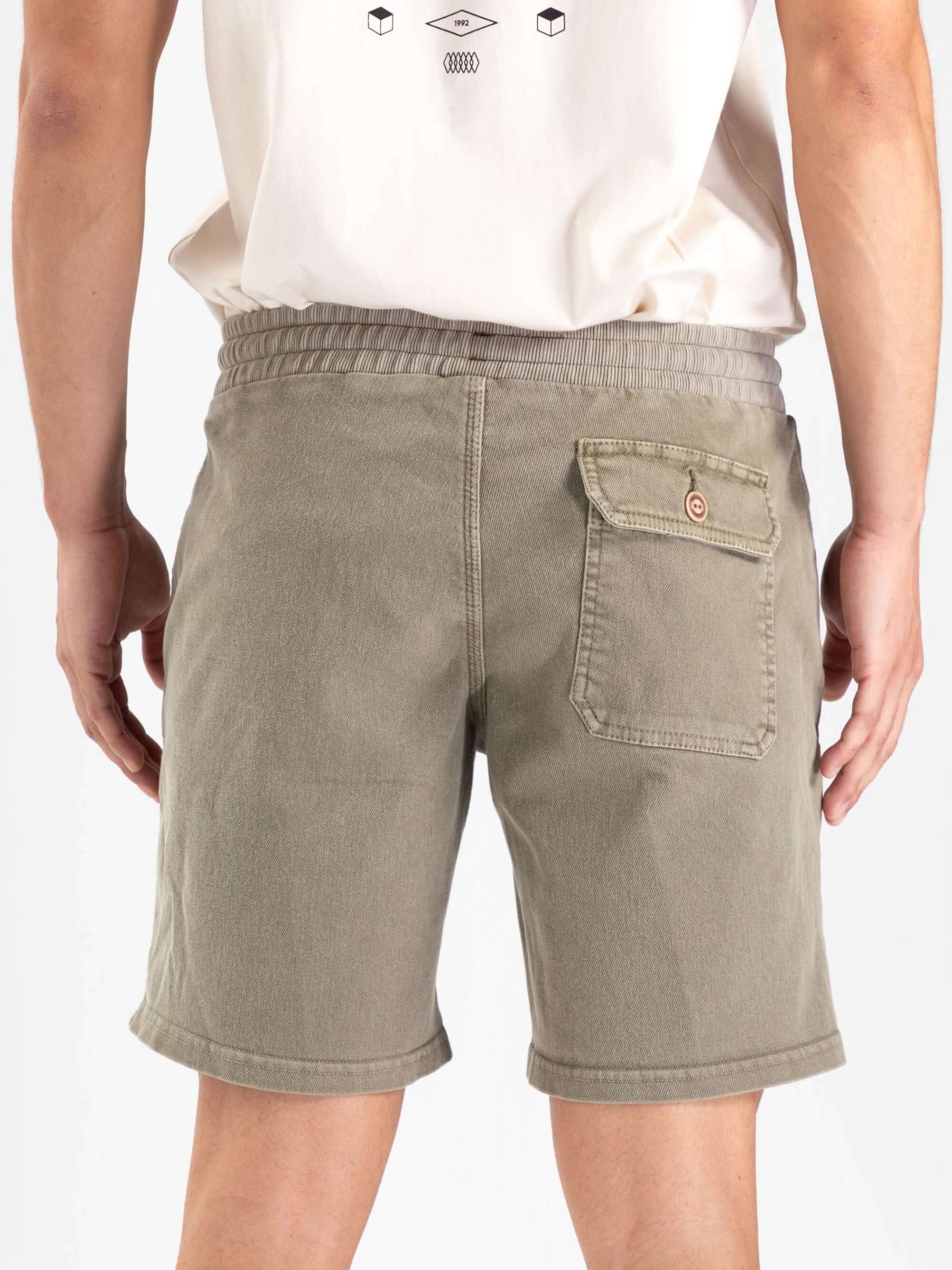 Short Rio Stone verde da Greenish, prático e confortável, com cadarço de algodão e aspecto vintage.