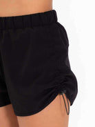 Shorts esportivos femininos Greenish Active Day em preto, conforto e estilo para atividades ao ar livre.