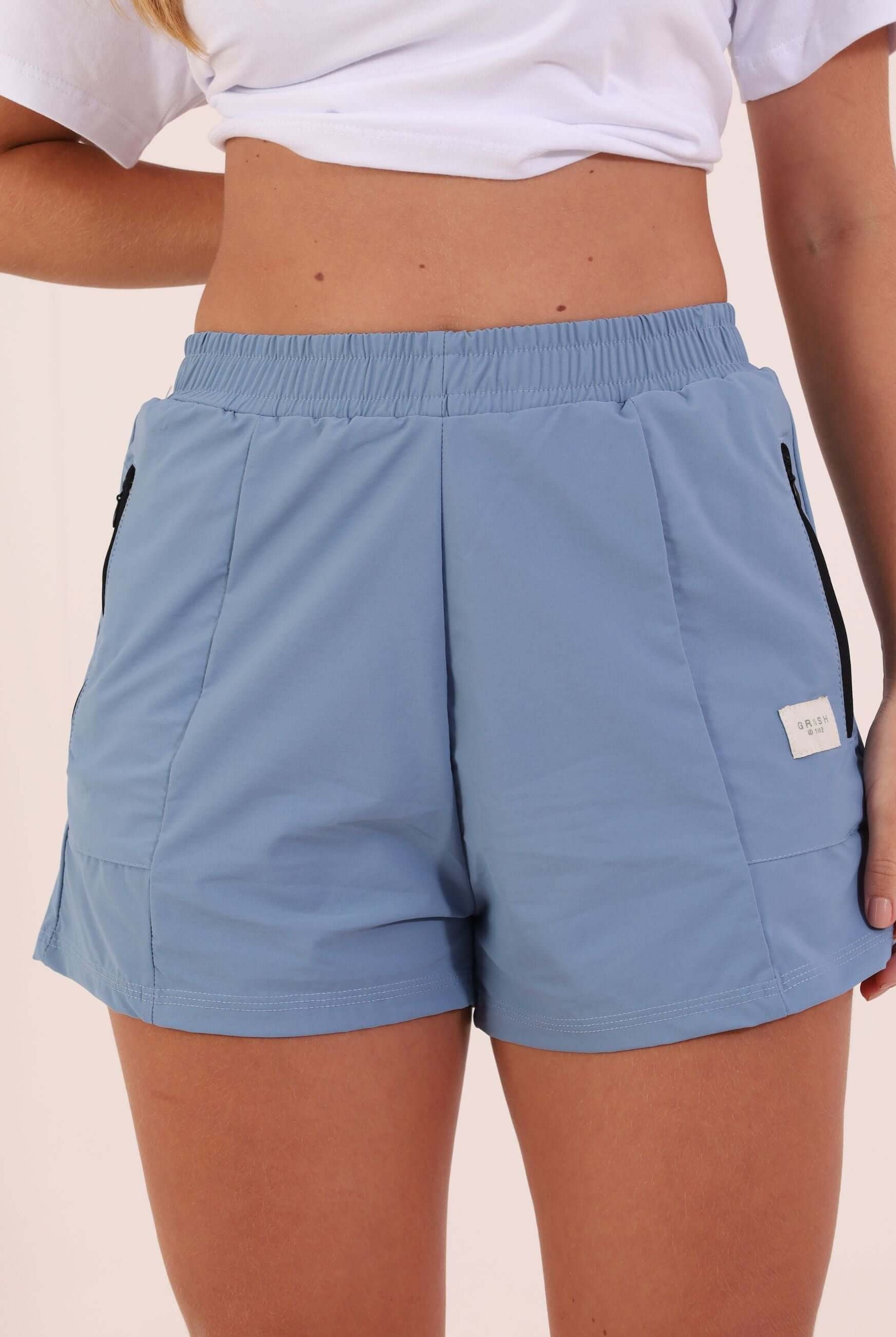 Short Sport New Track - Azul Indigo, lightweight quick-dry shorts made from performance mesh with elastic waistband and zip pocket.