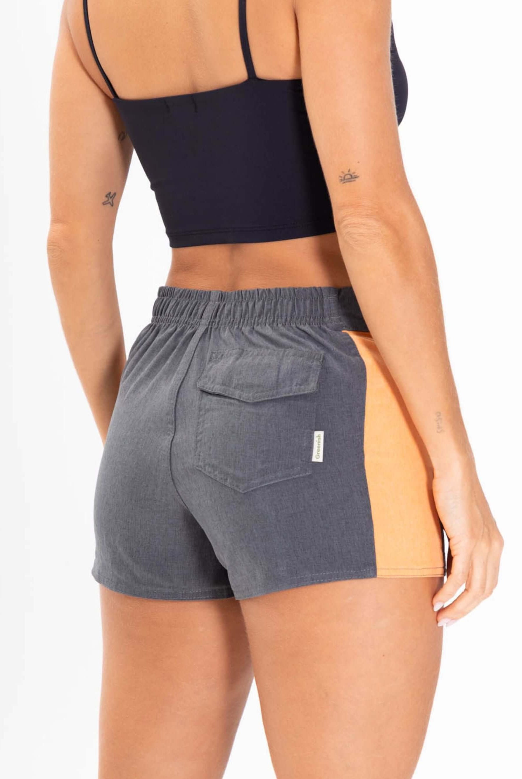 Short Sport Sidecut Preto da Greenish, shorts confortáveis com tecido leve, secagem rápida e bolso traseiro.