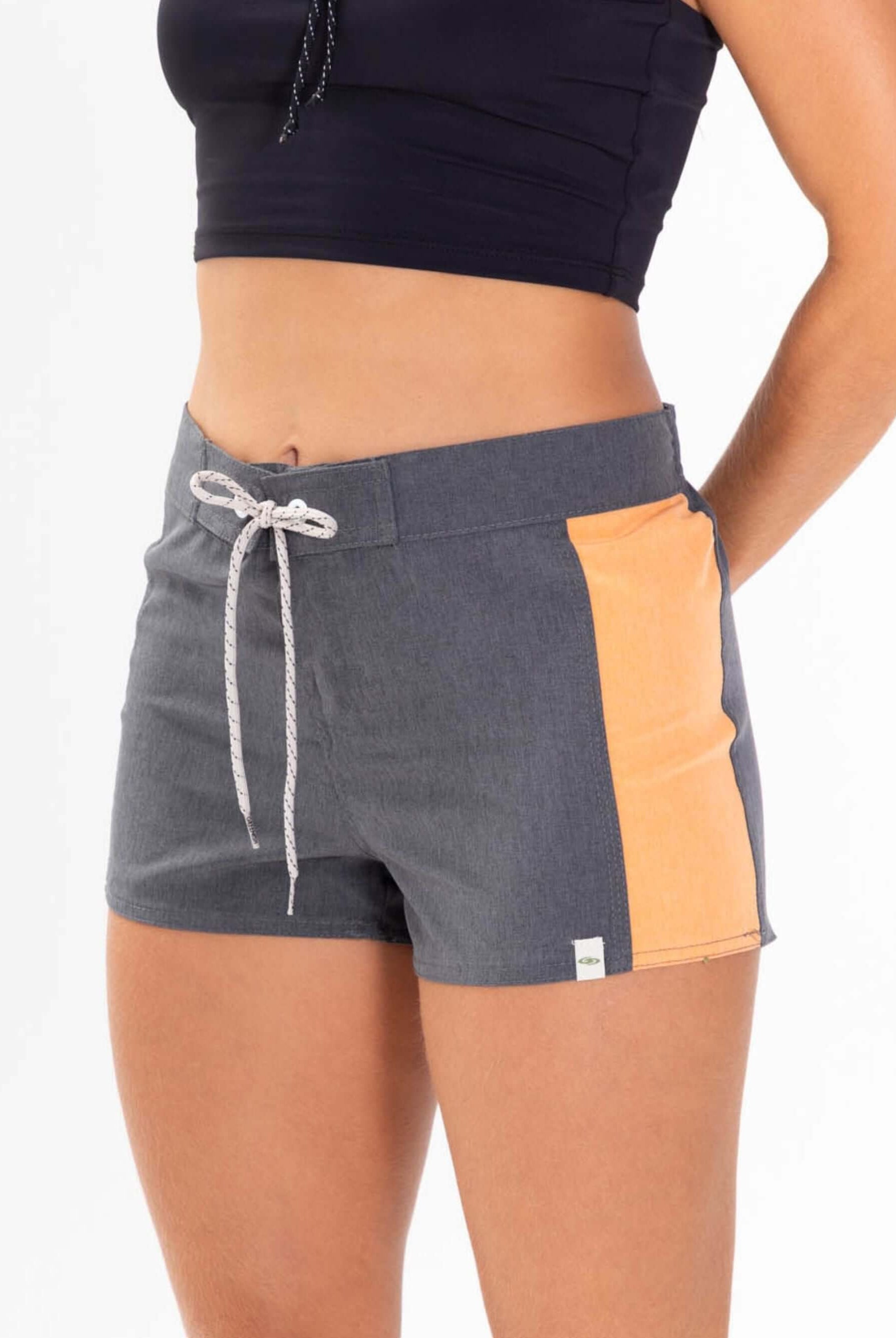 Short Sport Sidecut preto da Greenish, confortável, com tecido leve e secagem rápida, ideal para todos os esportes.