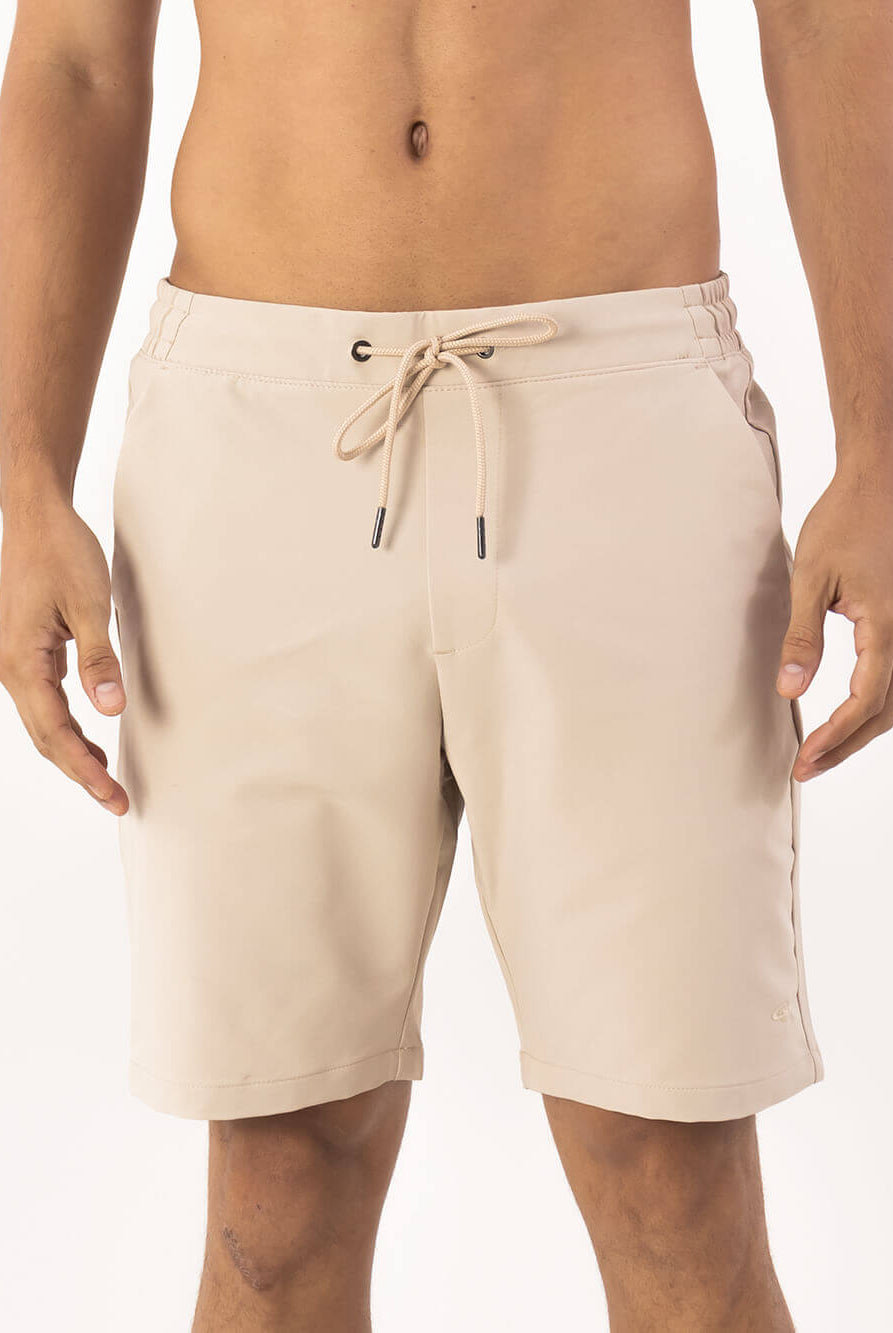 Bermuda SHORT URBAN TECH Bege da Greenish, estilo casual e sofisticado, confortável e de qualidade.