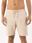 Bermuda SHORT URBAN TECH Bege da Greenish, estilo casual e sofisticado, confortável e de qualidade.