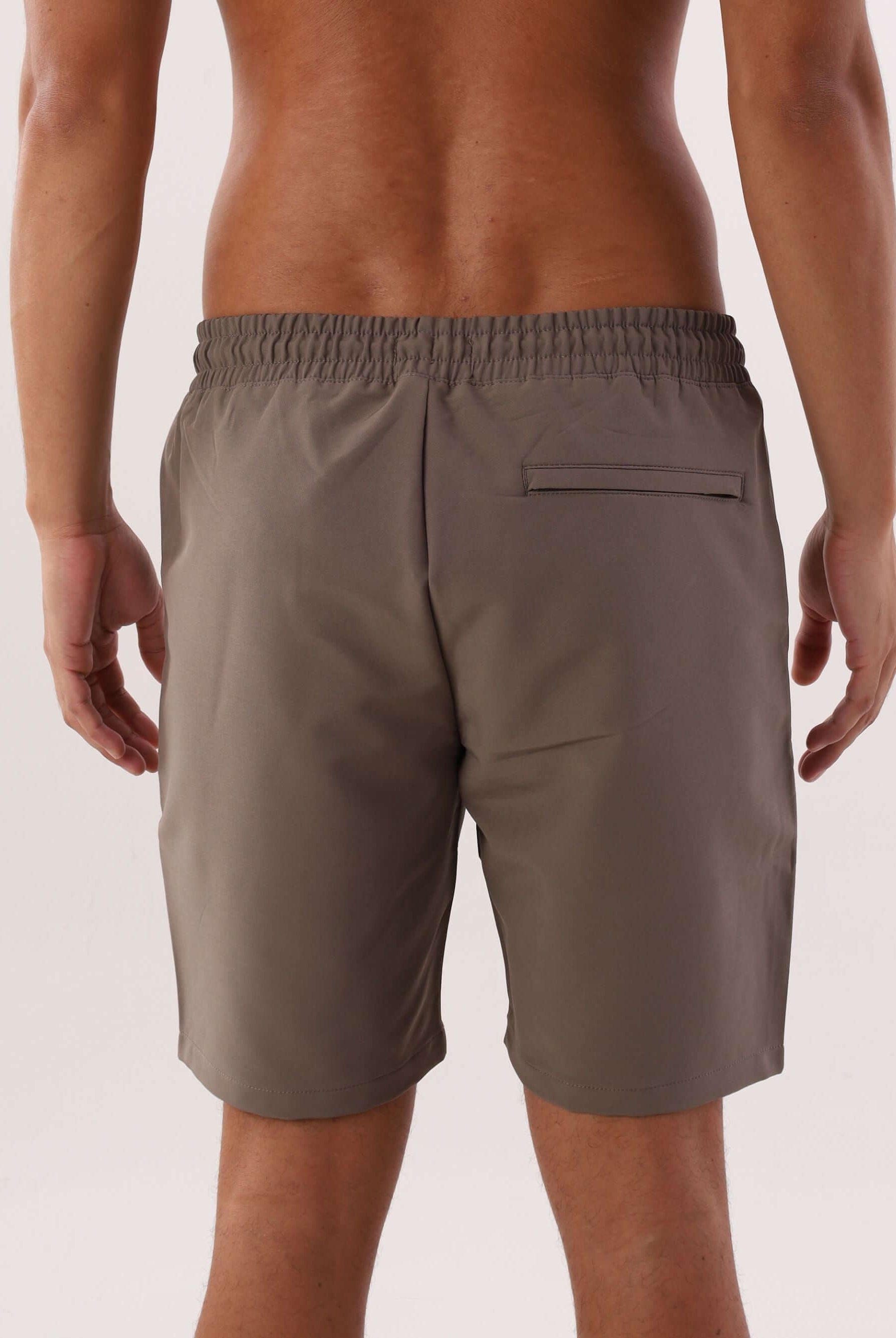 Short Urban Tech Cinza da Greenish com cós elástico e bolso traseiro, perfeito para conforto e estilo masculino.