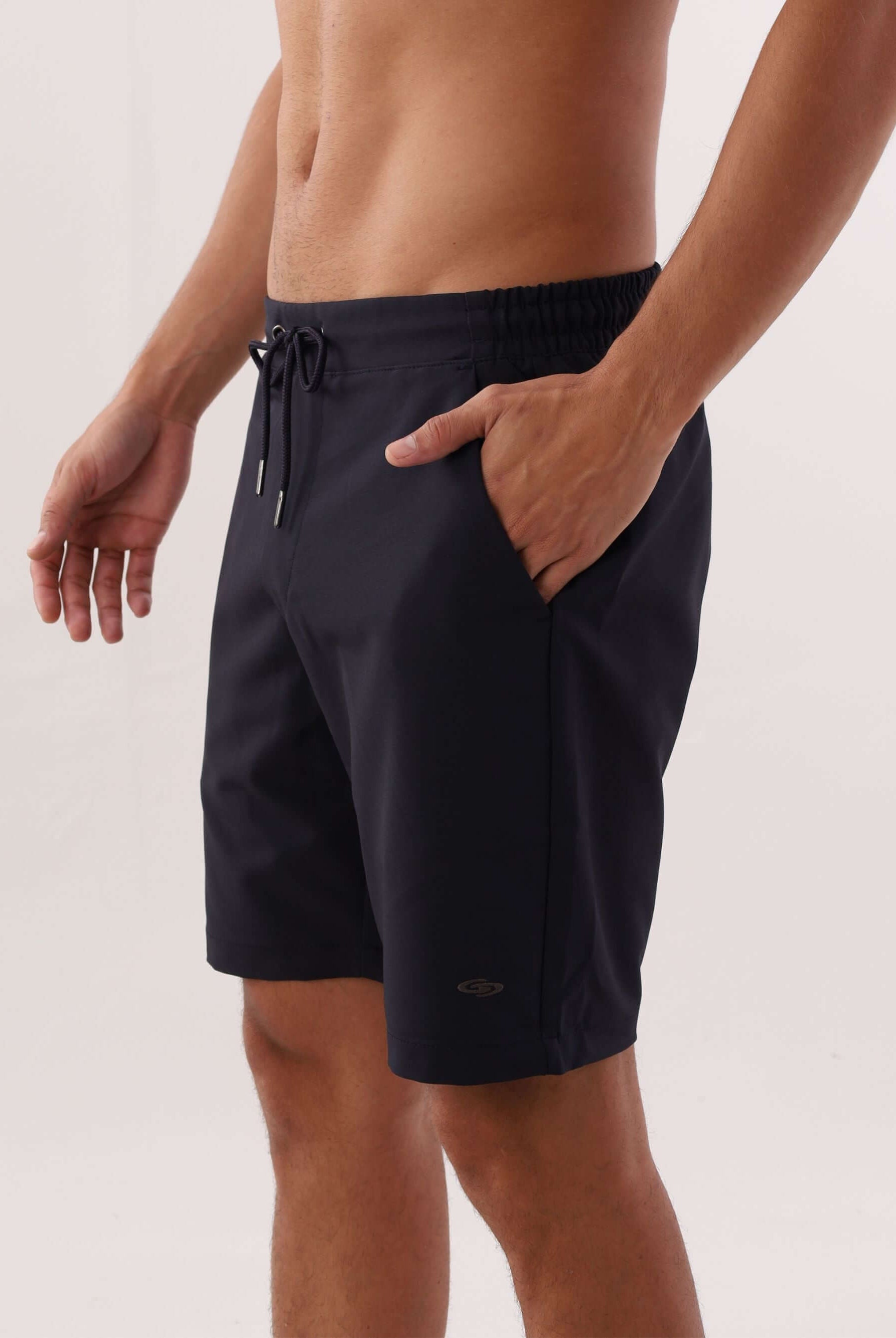 Short Urban Tech Preto da Greenish: estilo urbano com conforto e sofisticação em microfibra.