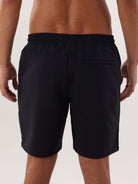 Short Urban Tech Preto da Greenish, vista traseira, com cós elástico e bolso. Estilo e conforto unidos.