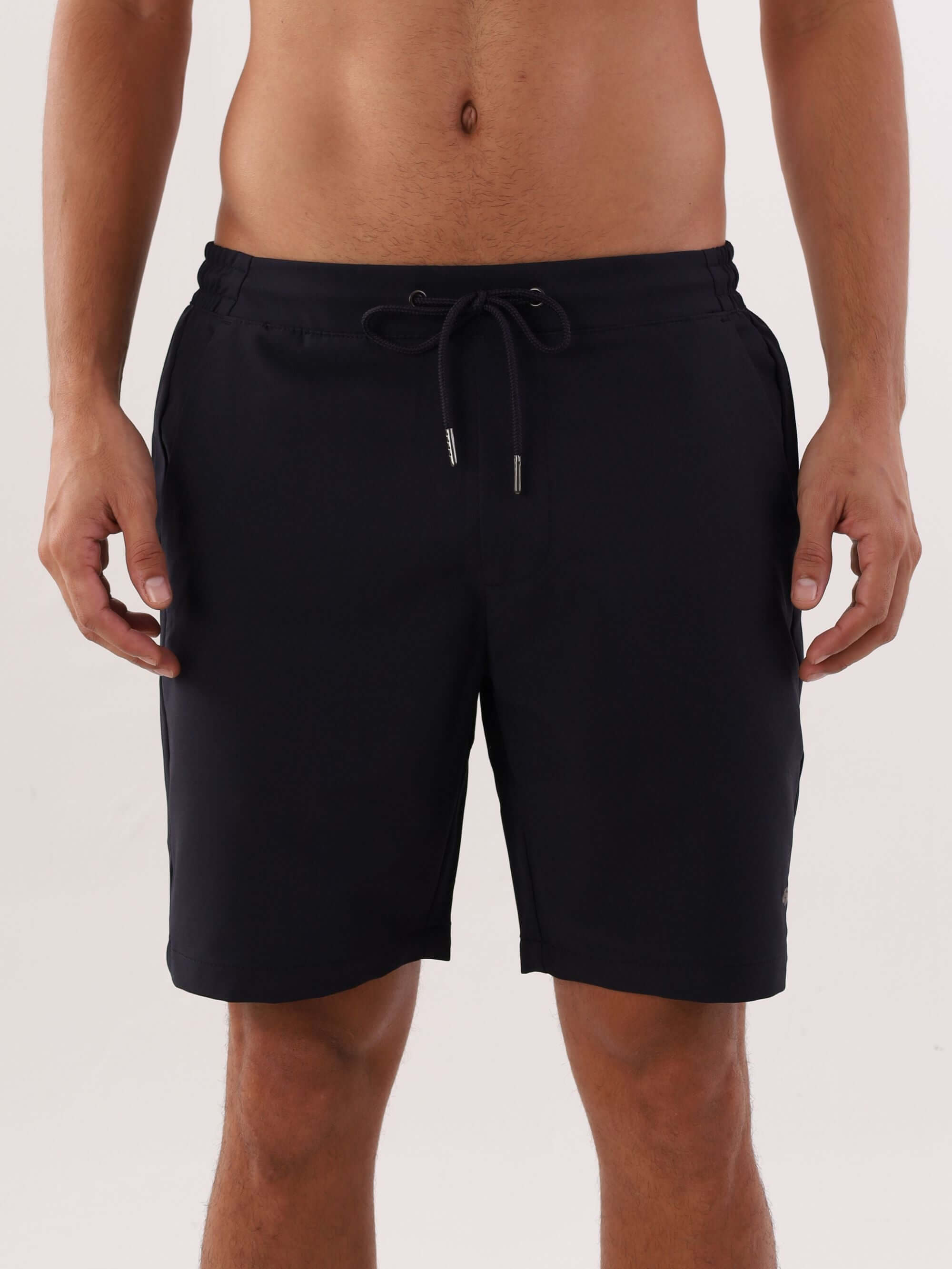 Bermuda Short Urban Tech Preto da Greenish, combinação perfeita de estilo e conforto, ideal para diversas ocasiões.
