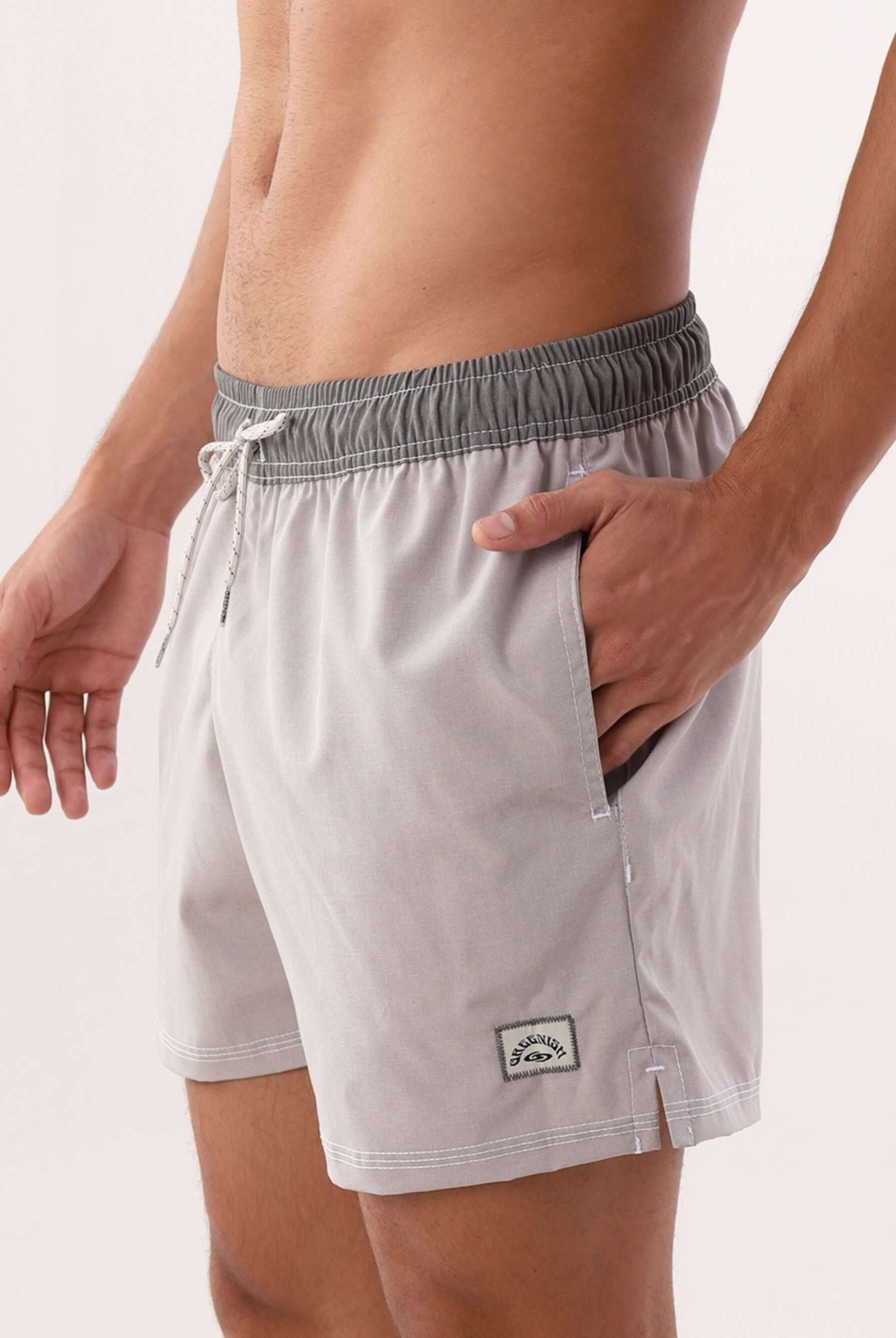 Short volley blend cinza da Greenish, ideal para esportes e passeios à beira-mar, confortável e estiloso.