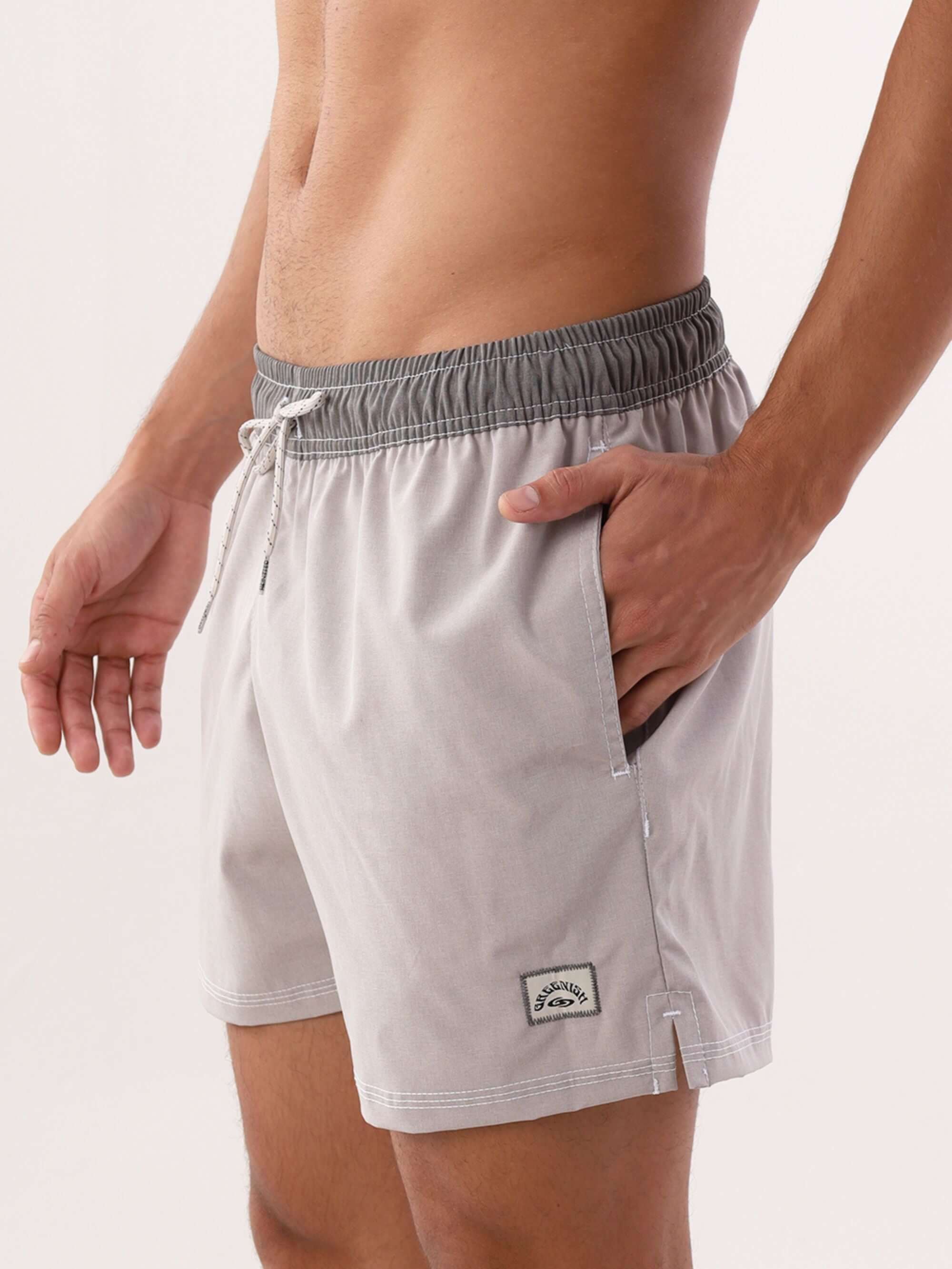 Short volley blend cinza da Greenish, ideal para esportes e passeios à beira-mar, confortável e estiloso.