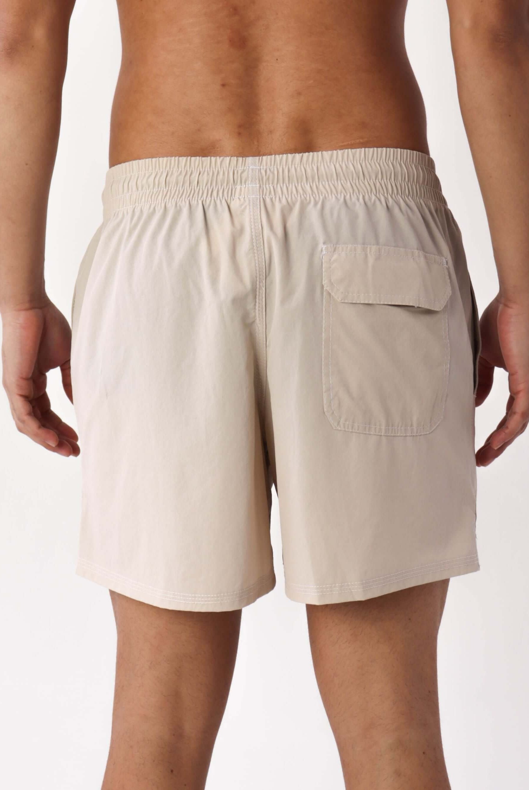 Short Volley Vintage Seekers Areia da Greenish, conforto e estilo, com cós elástico e bolso traseiro.