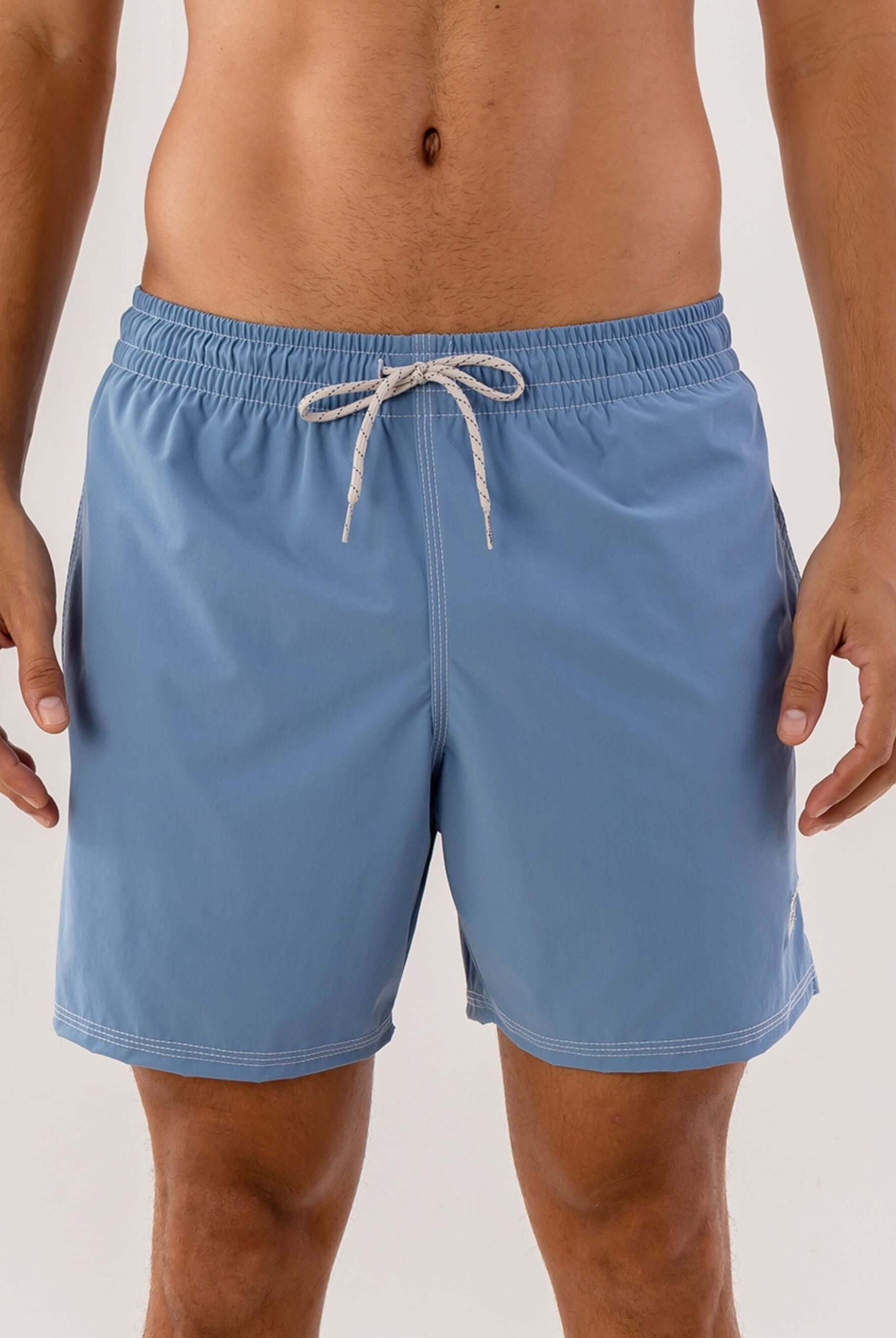 Short Volley Vintage Seekers Azul Indigo da Greenish. Prático, com bolso traseiro e laterais, ideal para o dia a dia.