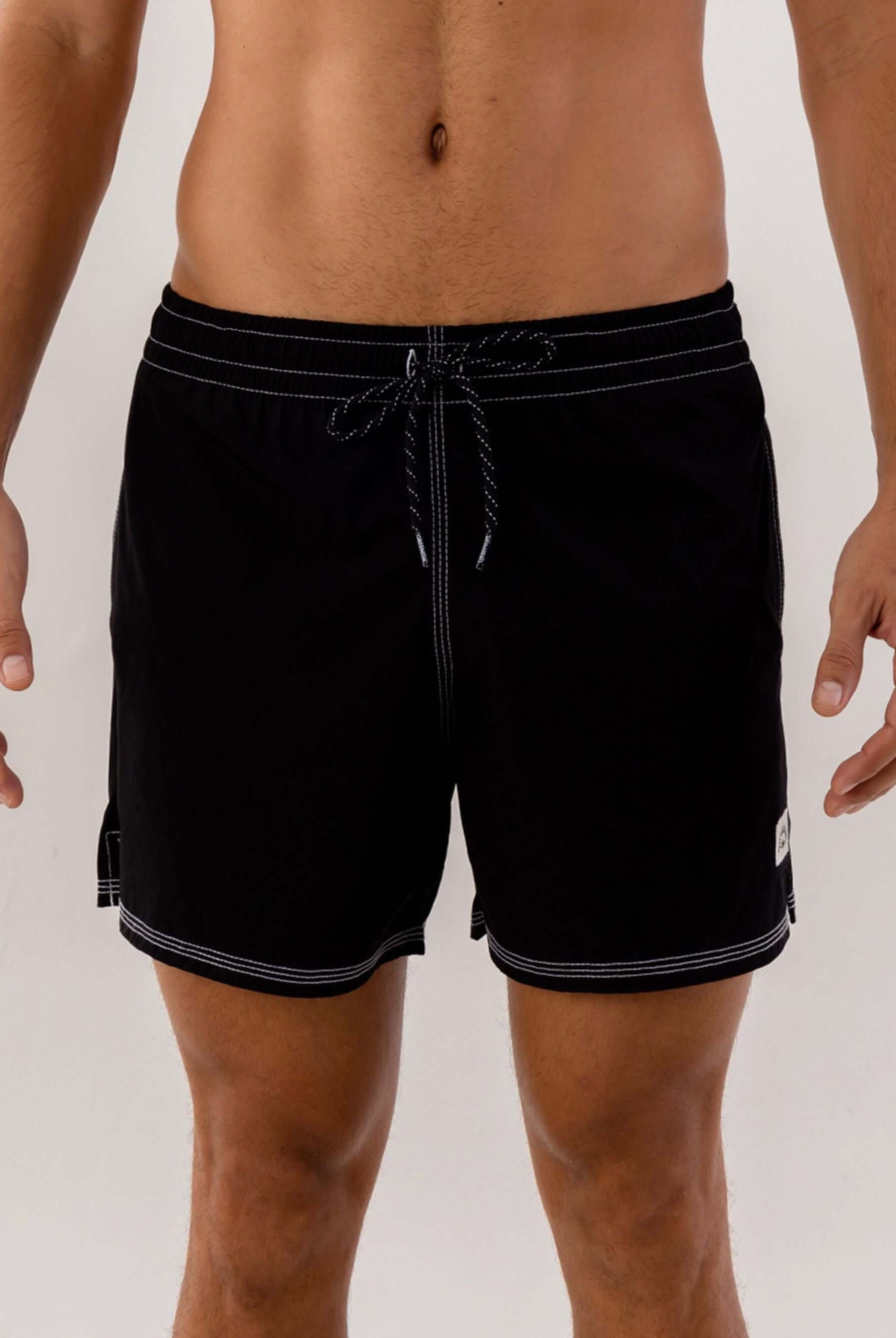 Short Volley Vintage Seekers Preto da Greenish, confortável e prático, ideal para o dia a dia.