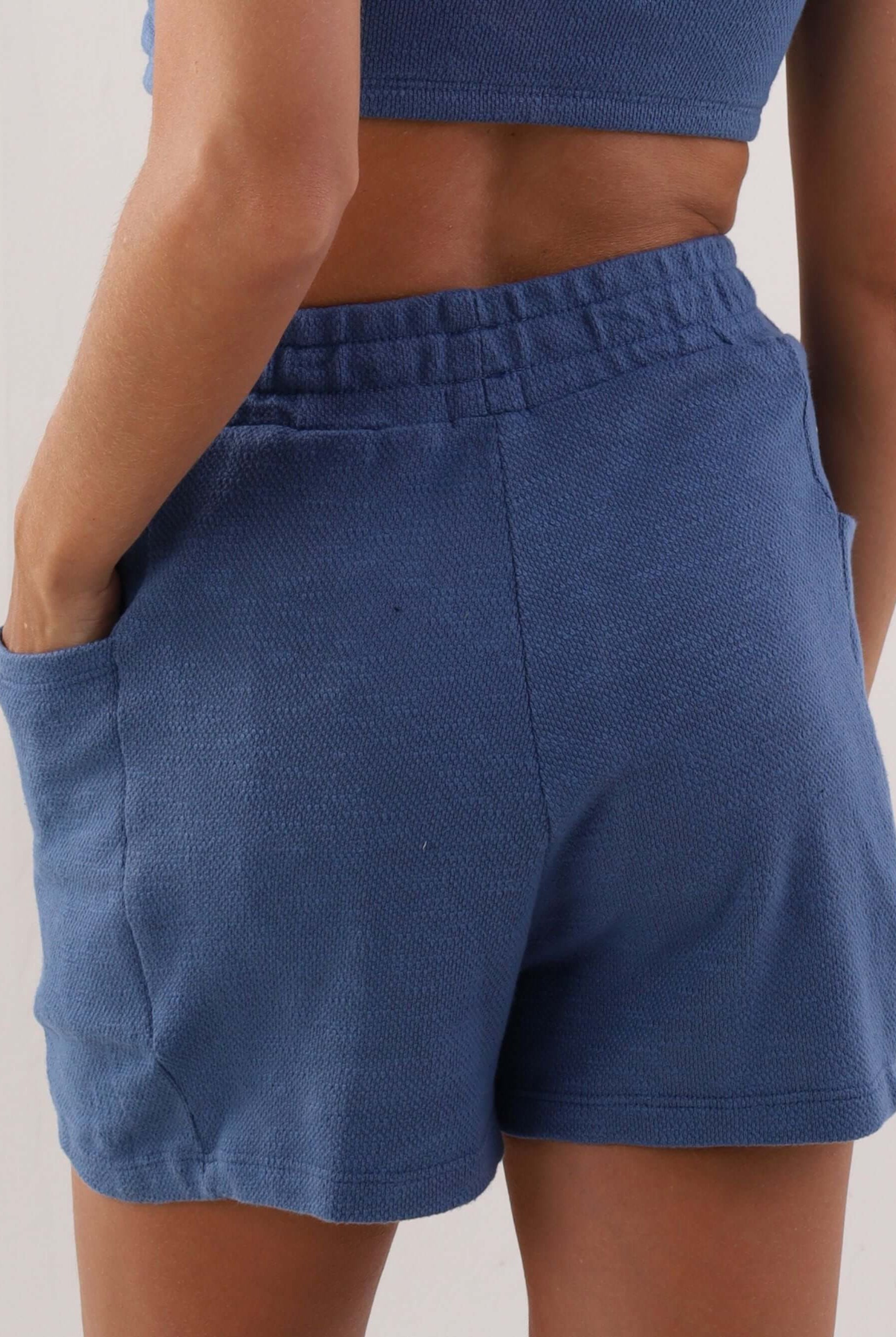 Shorts Mila - Azul da marca Greenish, confortáveis e modernos, com bolsos e cintura elástica.