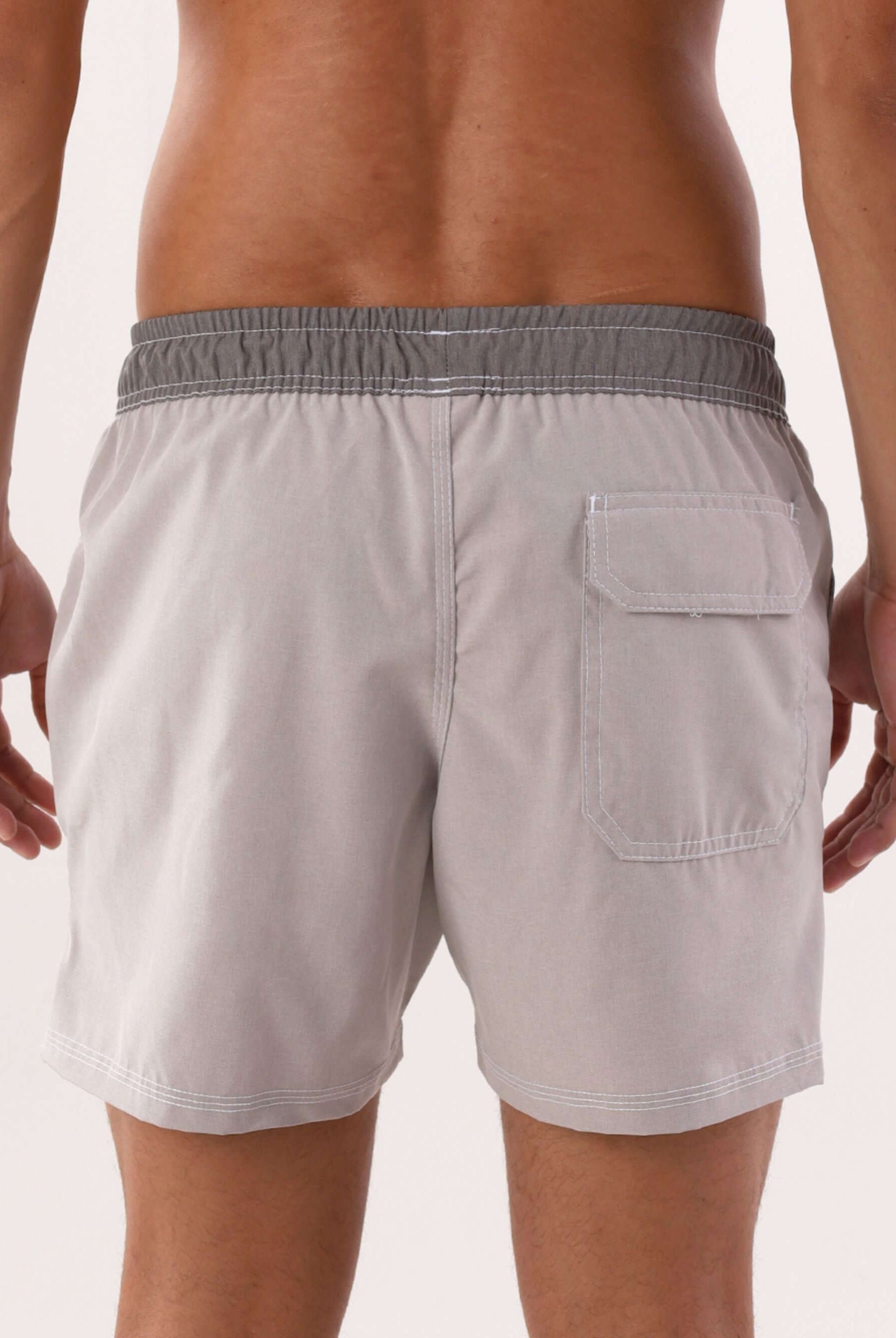 Short Volley Blend Cinza da Greenish, mostrando parte traseira, com bolso em velcro e design confortável.