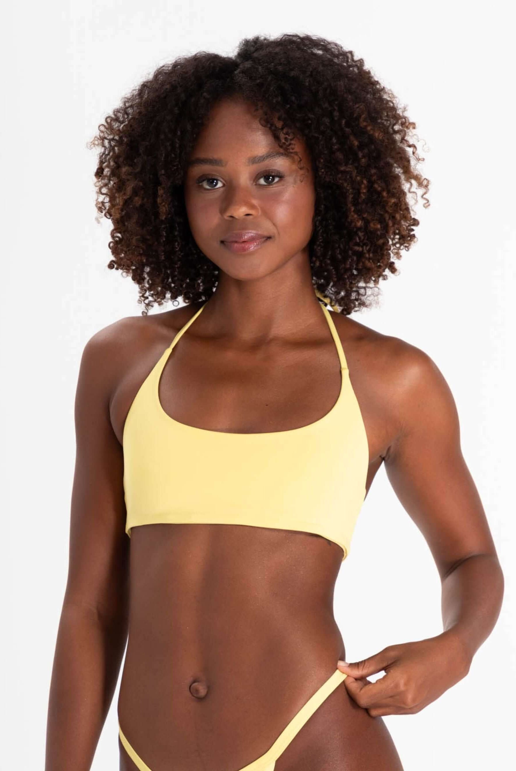 Sutiã Biquini Fran da Greenish, modelo anatômico amarelo, ideal para praia e piscina, com alças reguláveis.