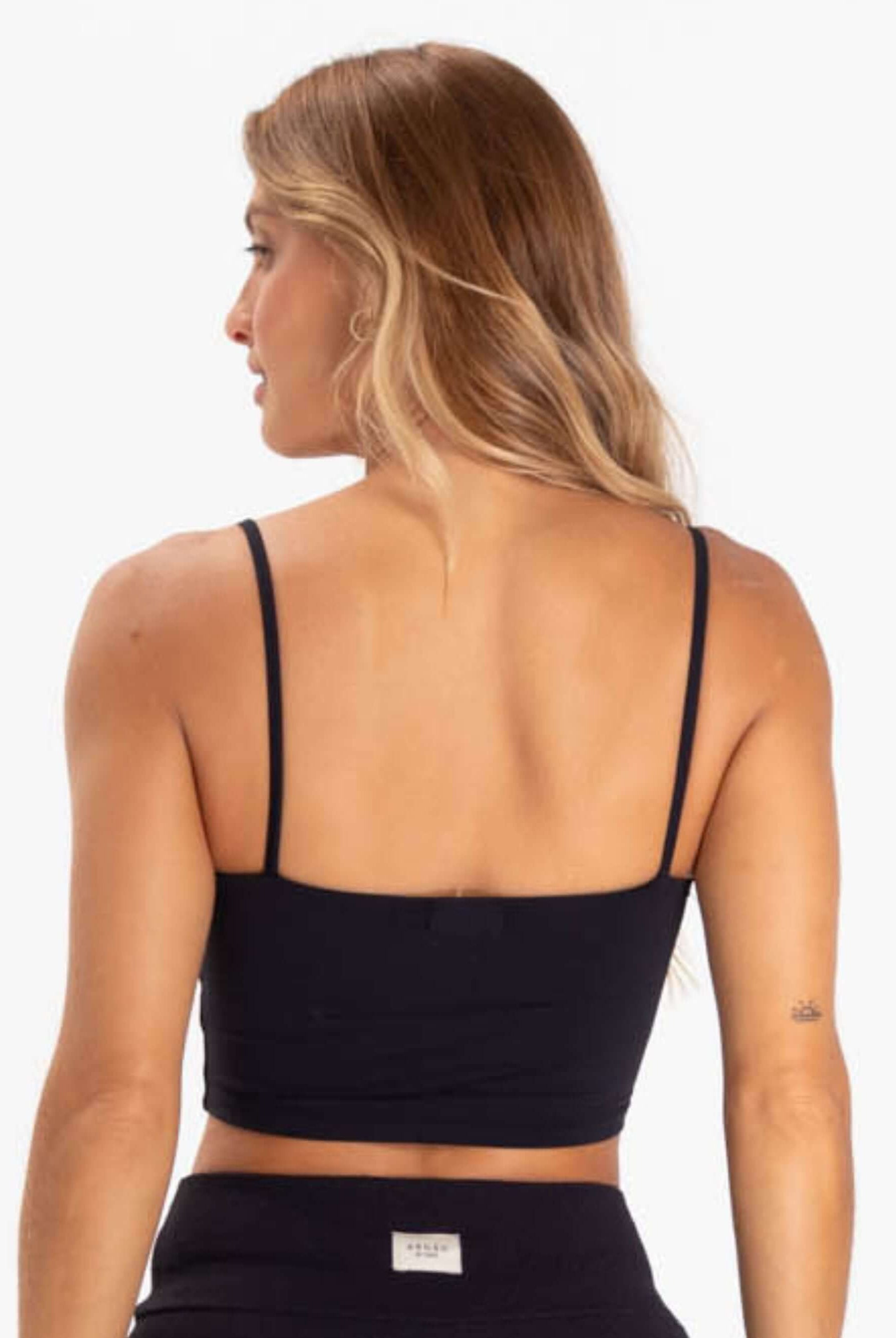 Regata preta feminina Greenish, vista traseira, ideal para o dia a dia e atividades físicas.