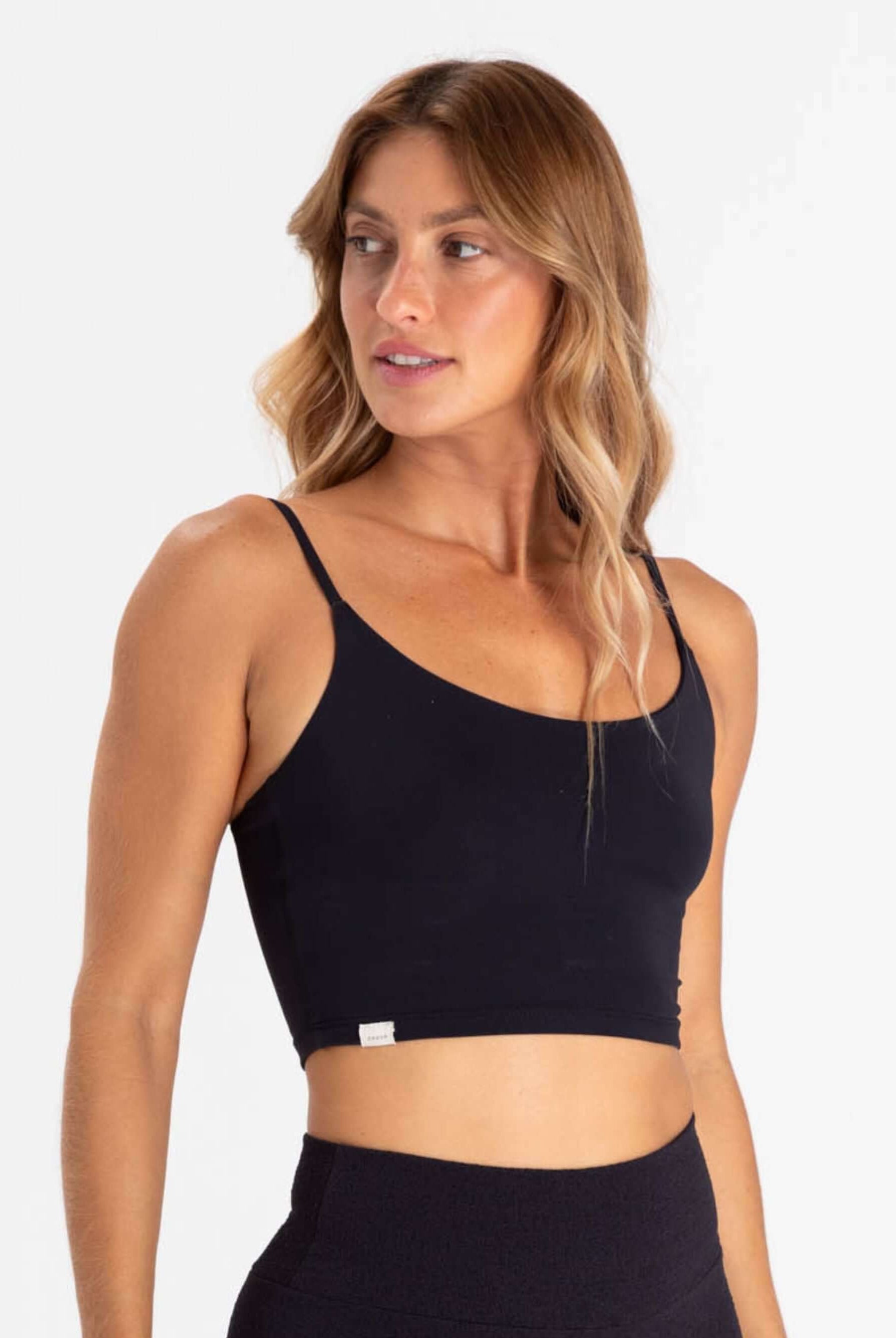 TOP ACTION - PRETO da Greenish: top cropped preto feminino, ideal para atividades físicas e conforto diário.