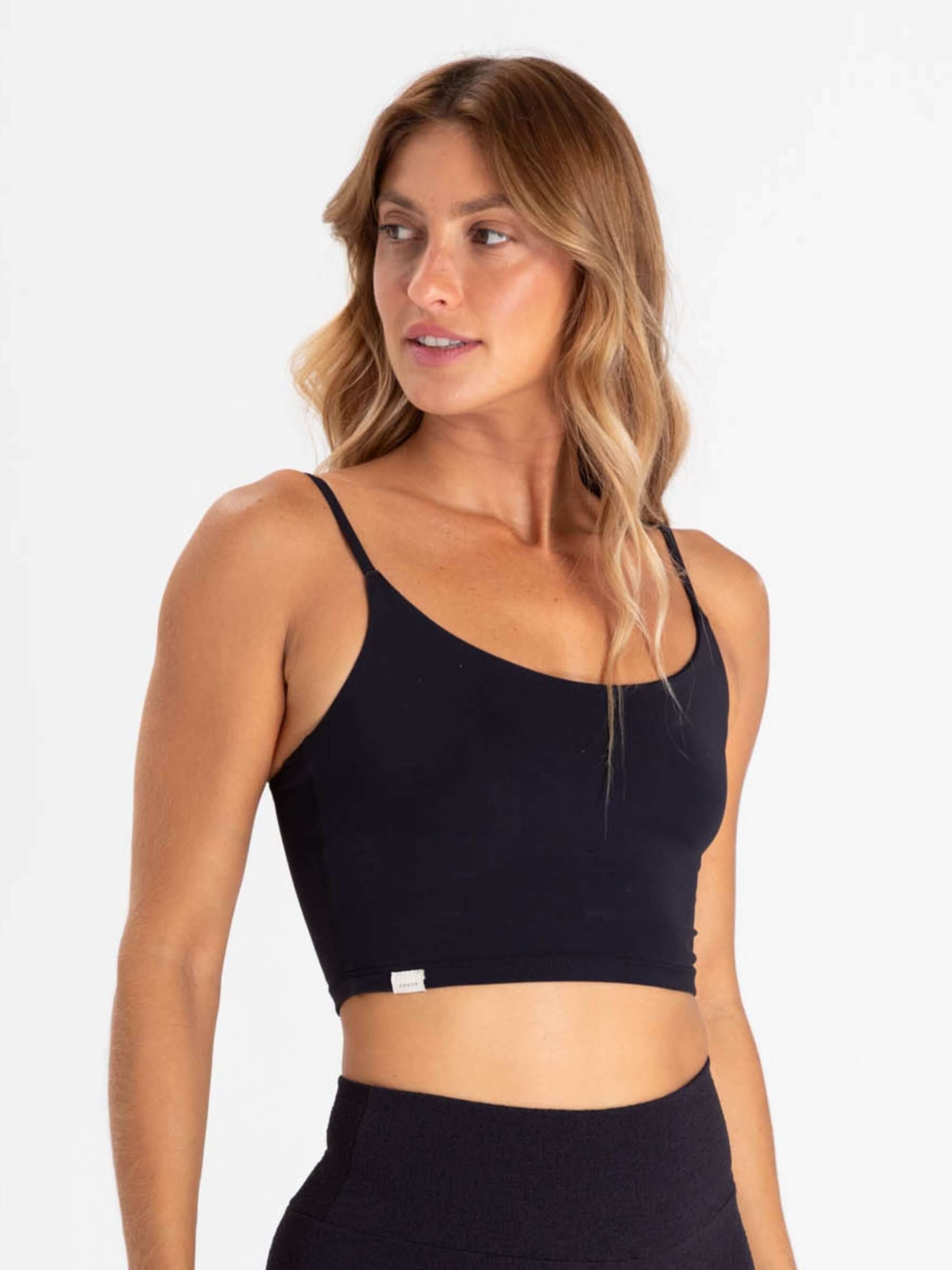 TOP ACTION - PRETO da Greenish: top cropped preto feminino, ideal para atividades físicas e conforto diário.